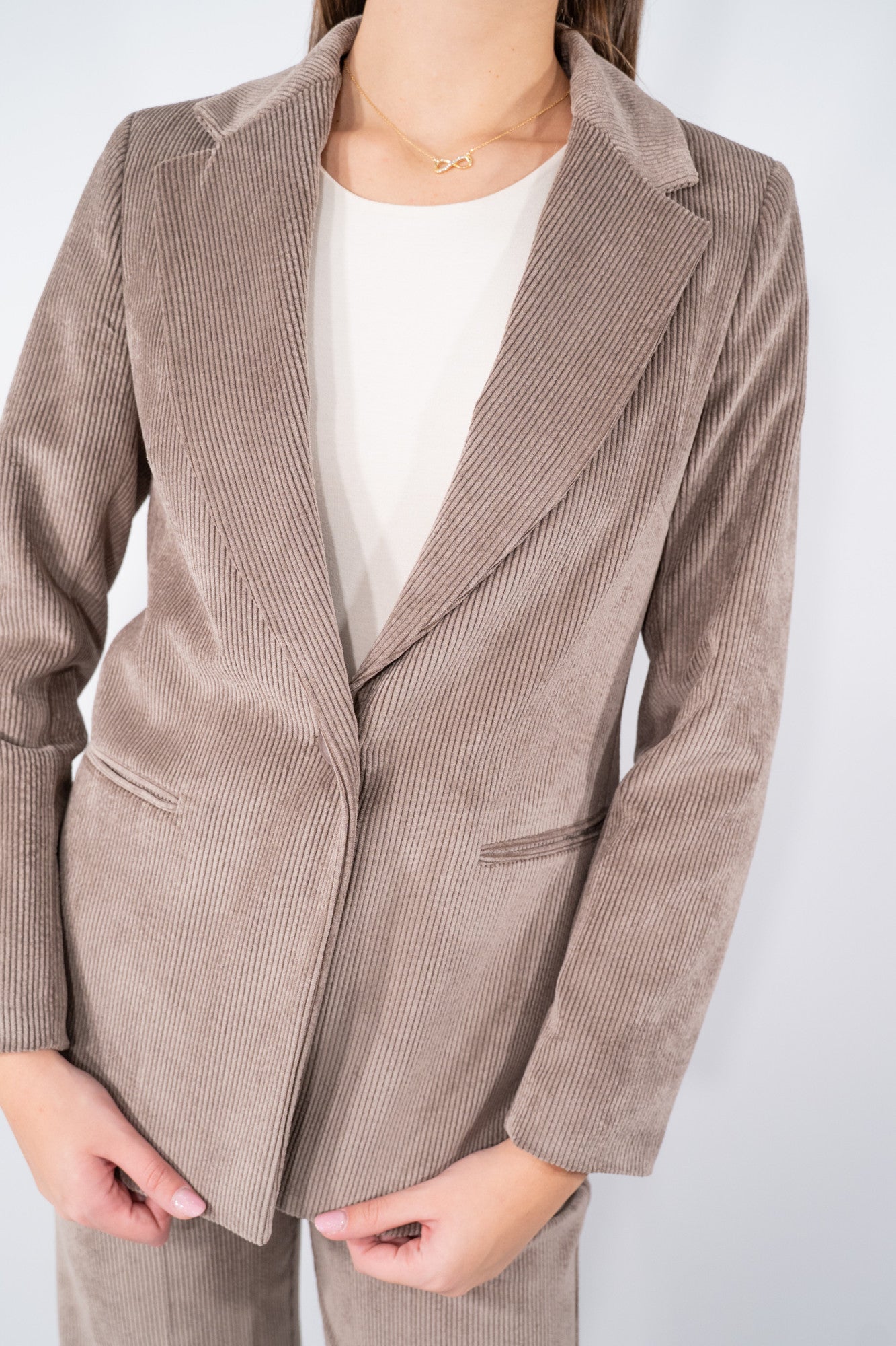 Giacca monopetto in velluto a coste con rever classico