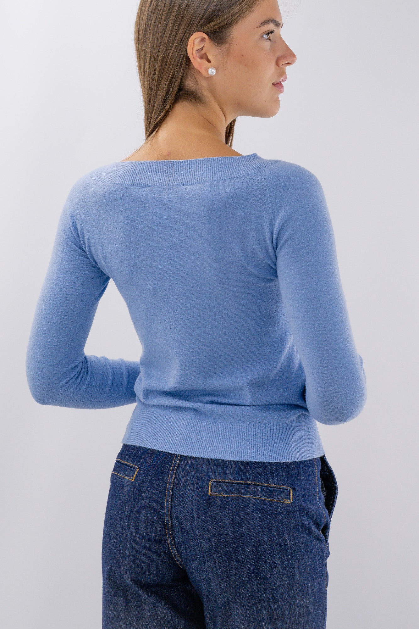 Maglia con scollo a barchetta e fiocchetti