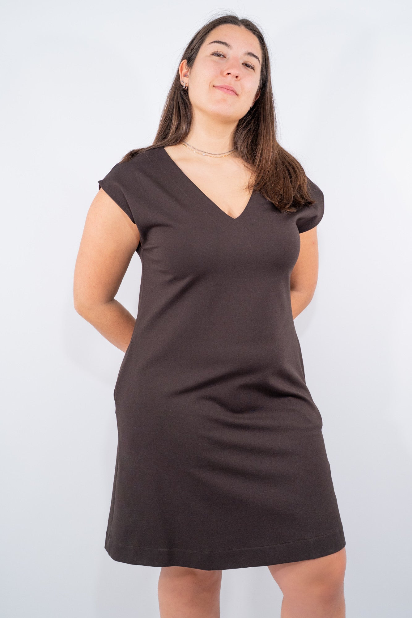 Abito tubino in punto milano con scollo a V