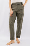 Pantalone con risvolto sul fondo