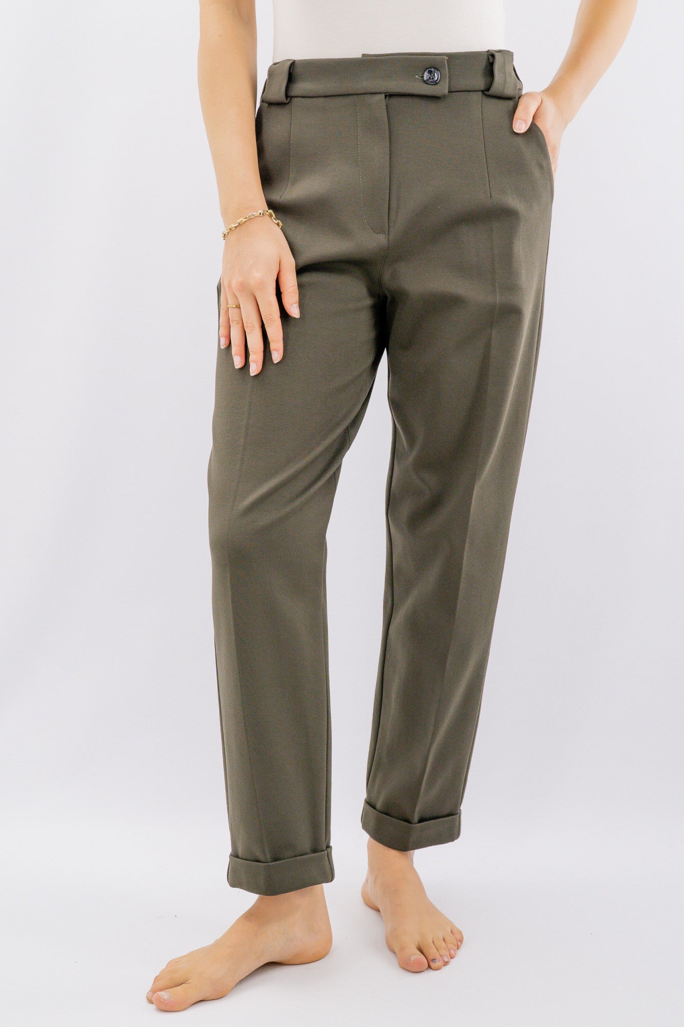 Pantalone con risvolto sul fondo