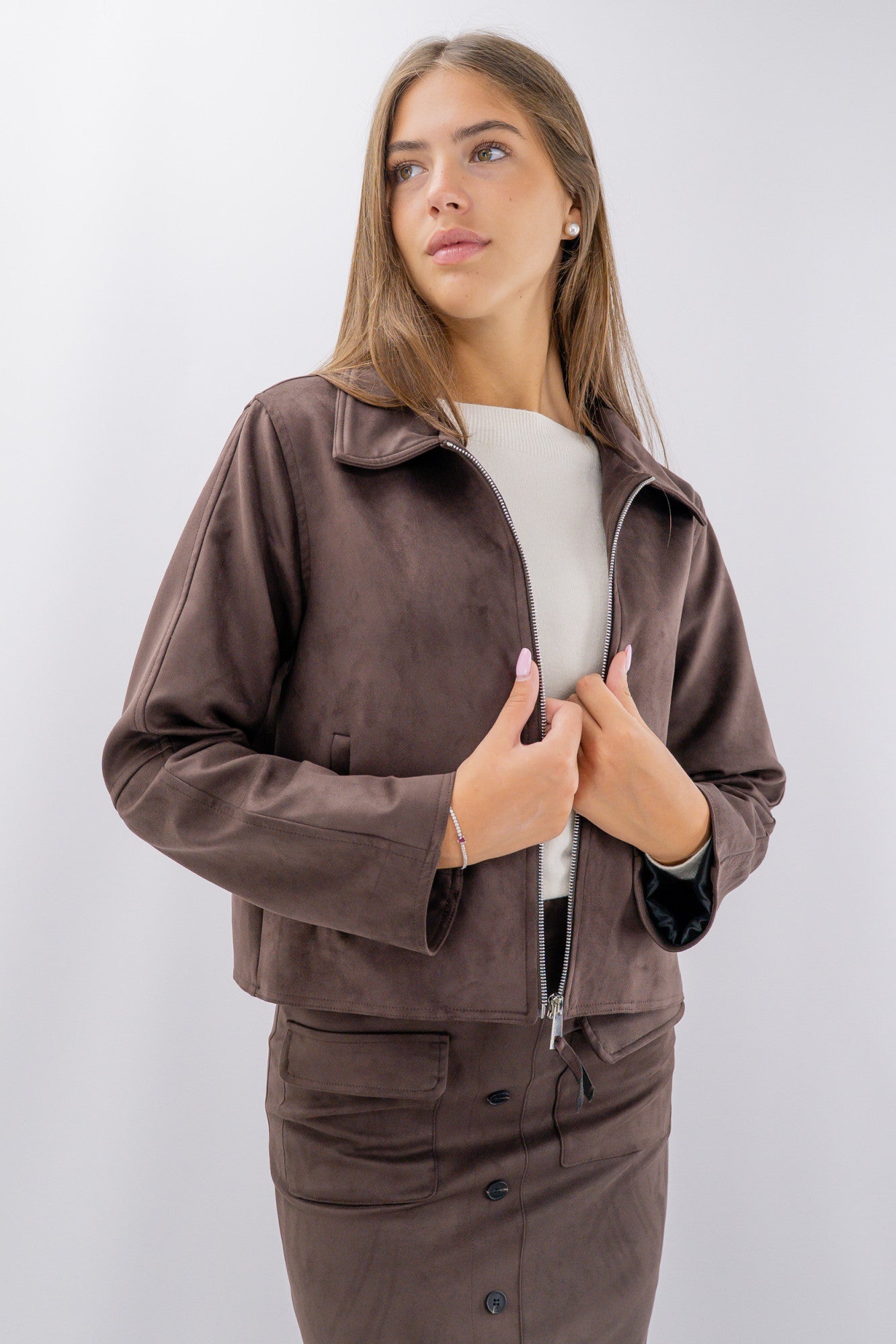 Giacca biker corta con colletto sportivo e zip effetto scamosciato