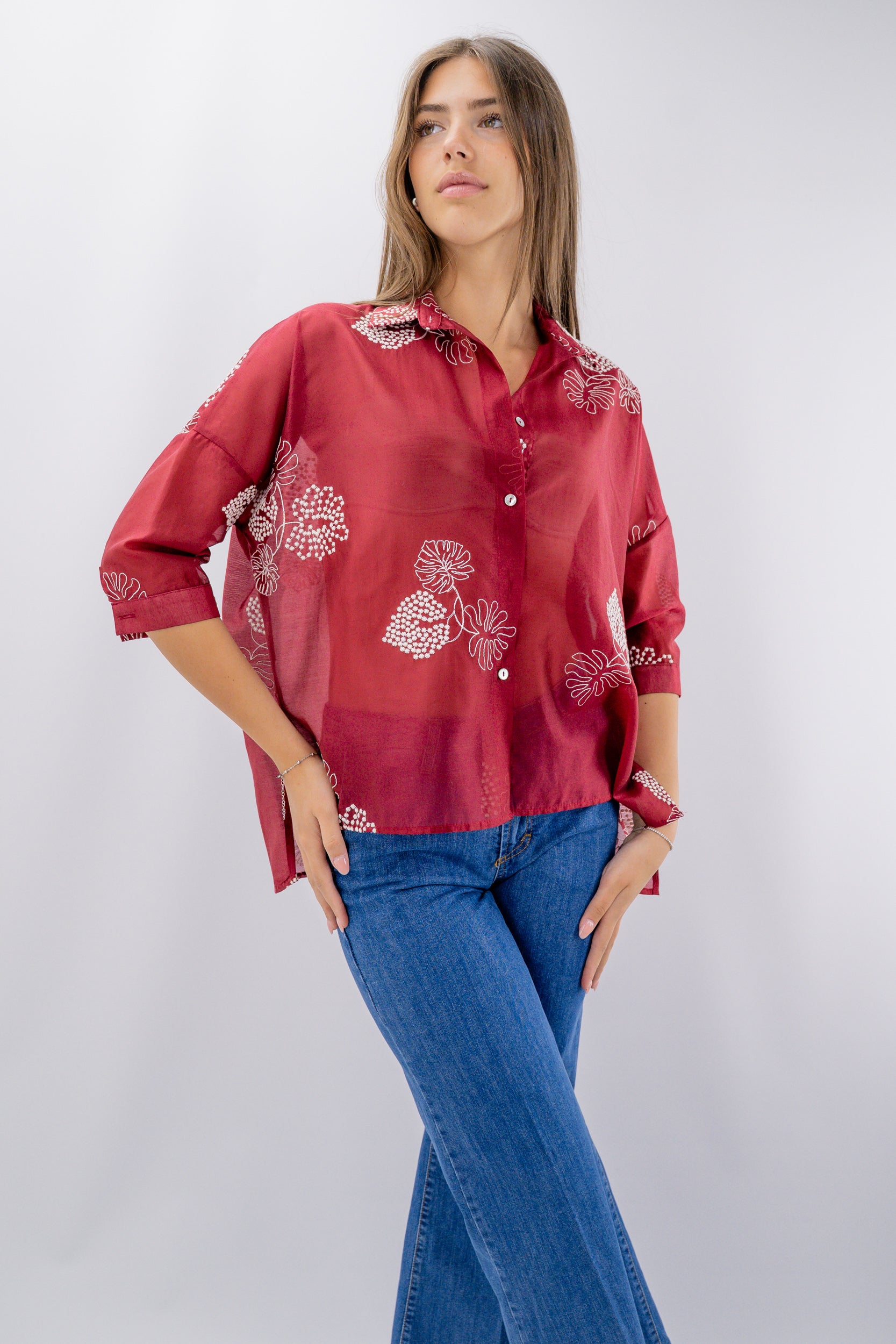 Camicia ampia in voile ricamata