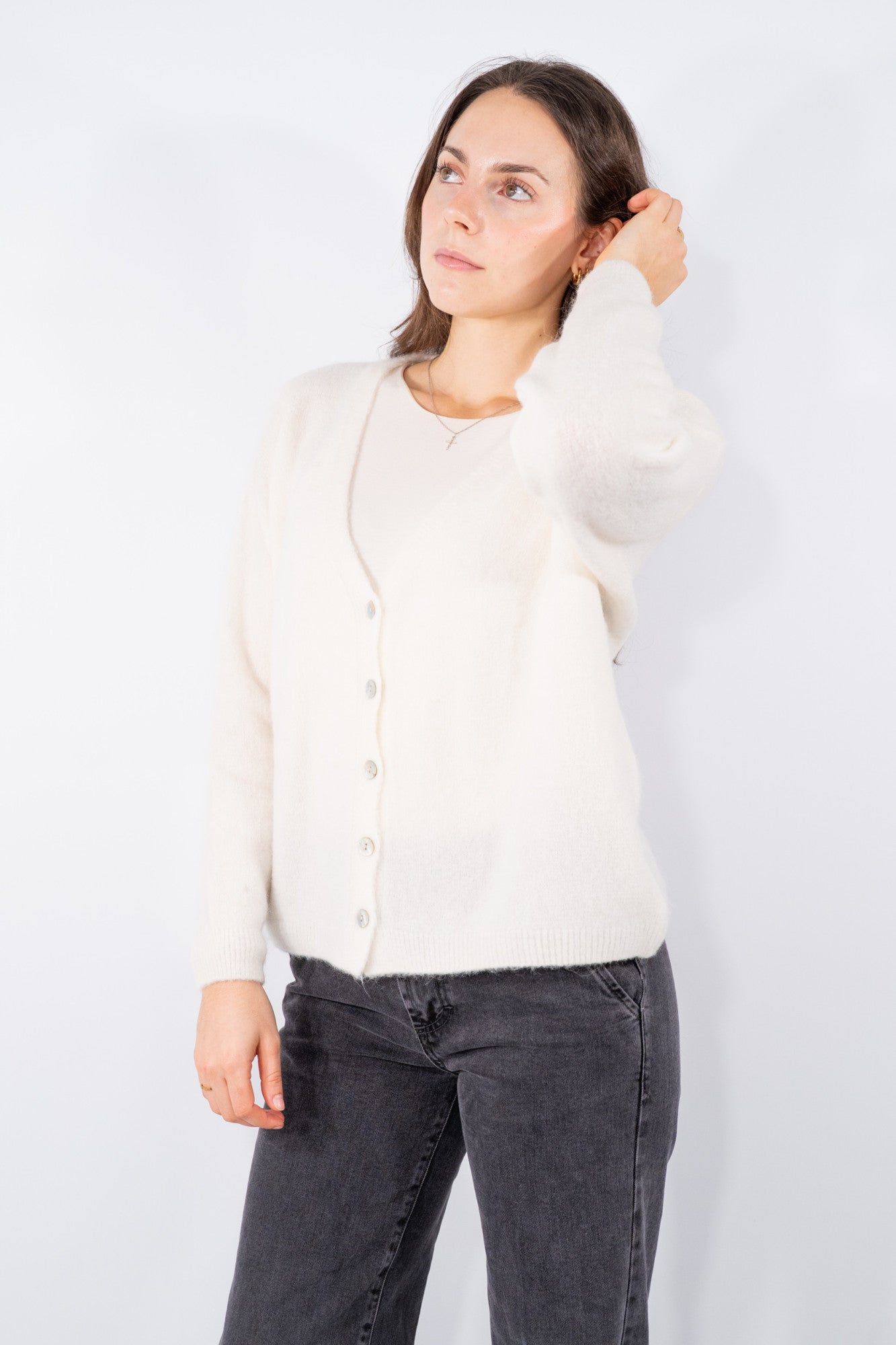 Cardigan soffice con chiusura a bottoni e scollo a V