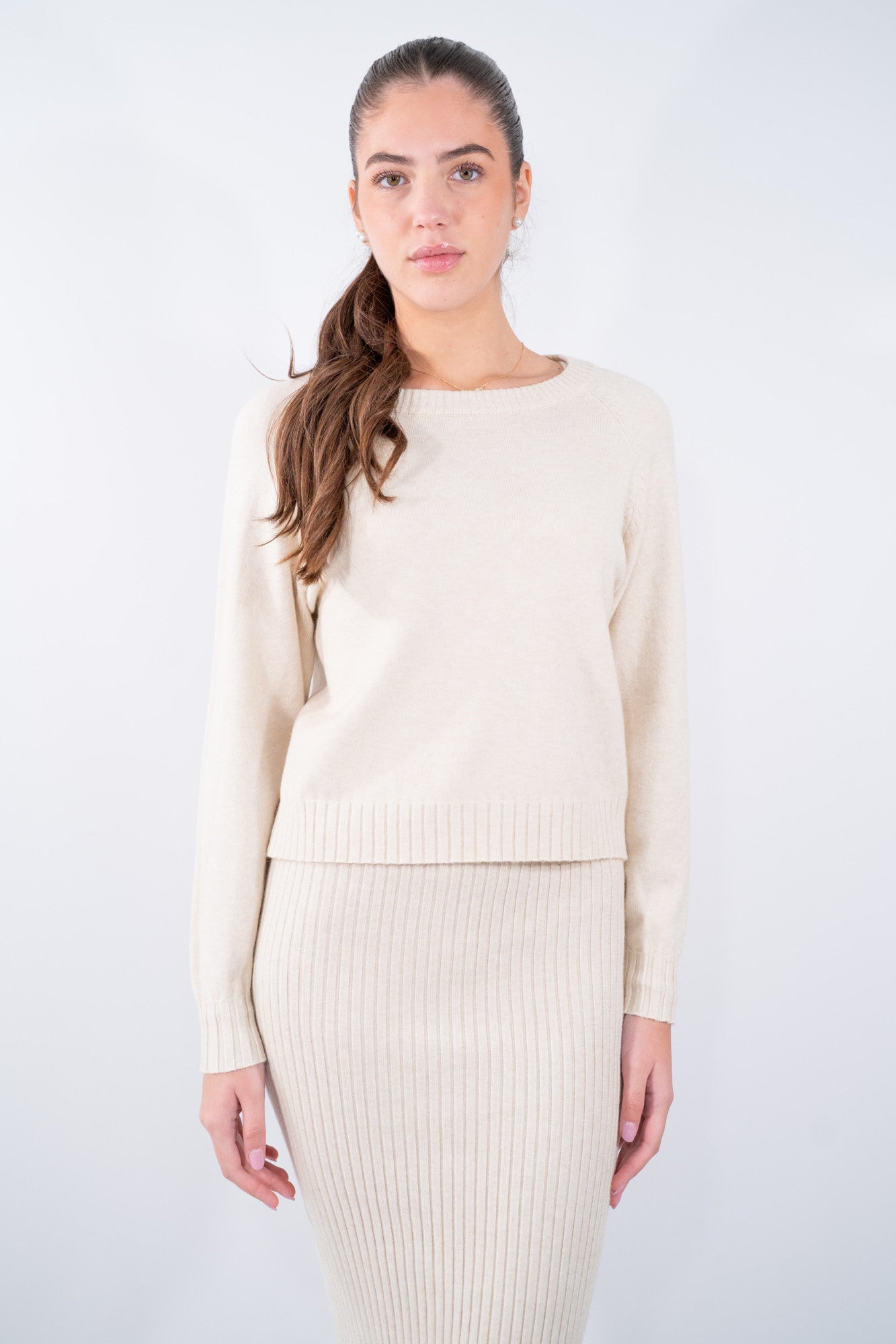 Abito in maglia a coste midi con maglia in sovrapposizione