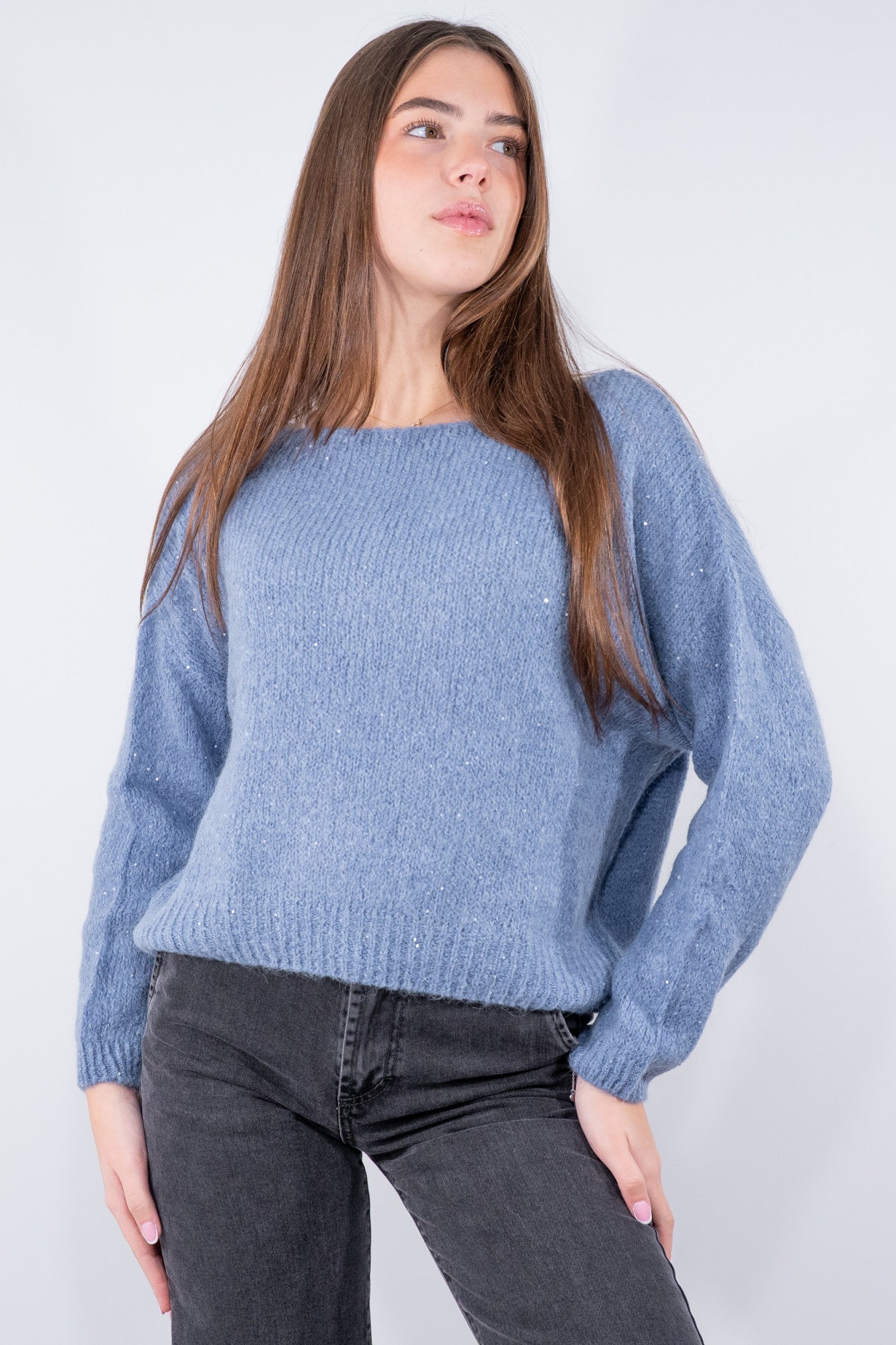 Maglia con collina barchetta con micro paillettes