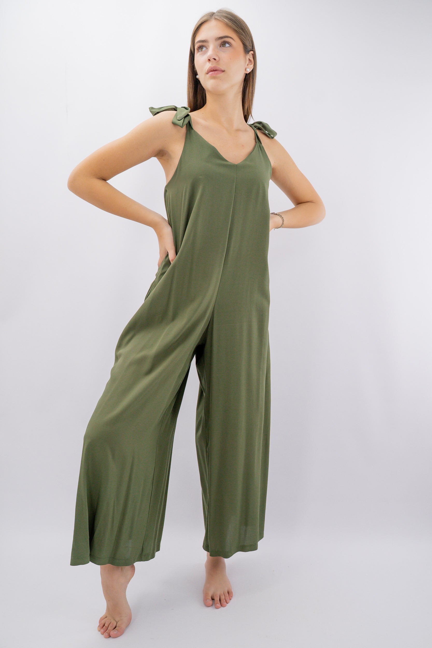 Tuta ampia con spalline annodabili