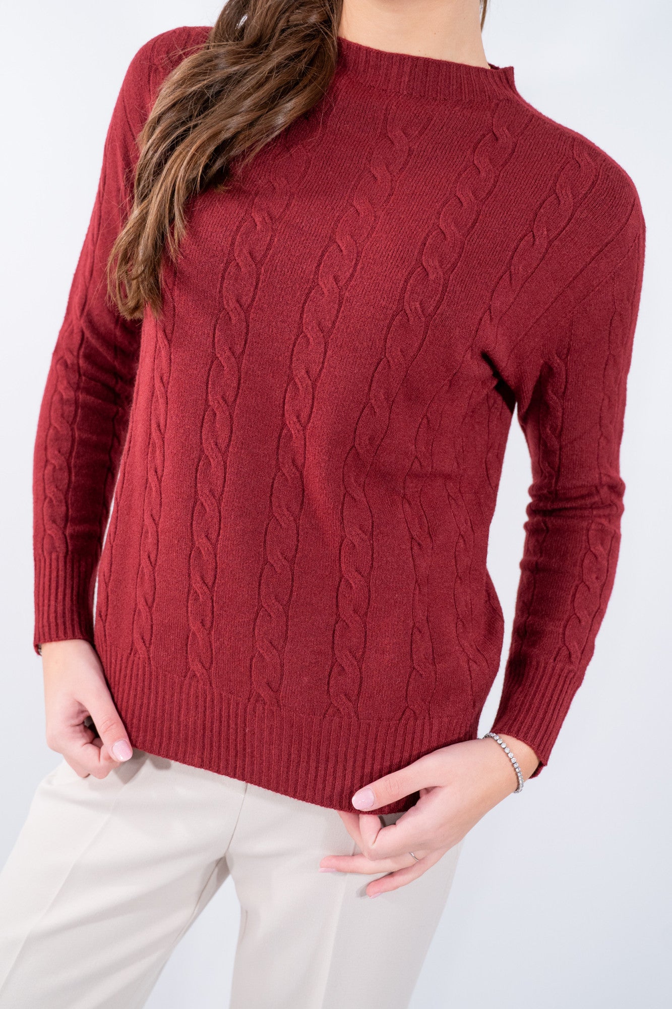 Maglioncino girocollo a trecce dal design essenziale