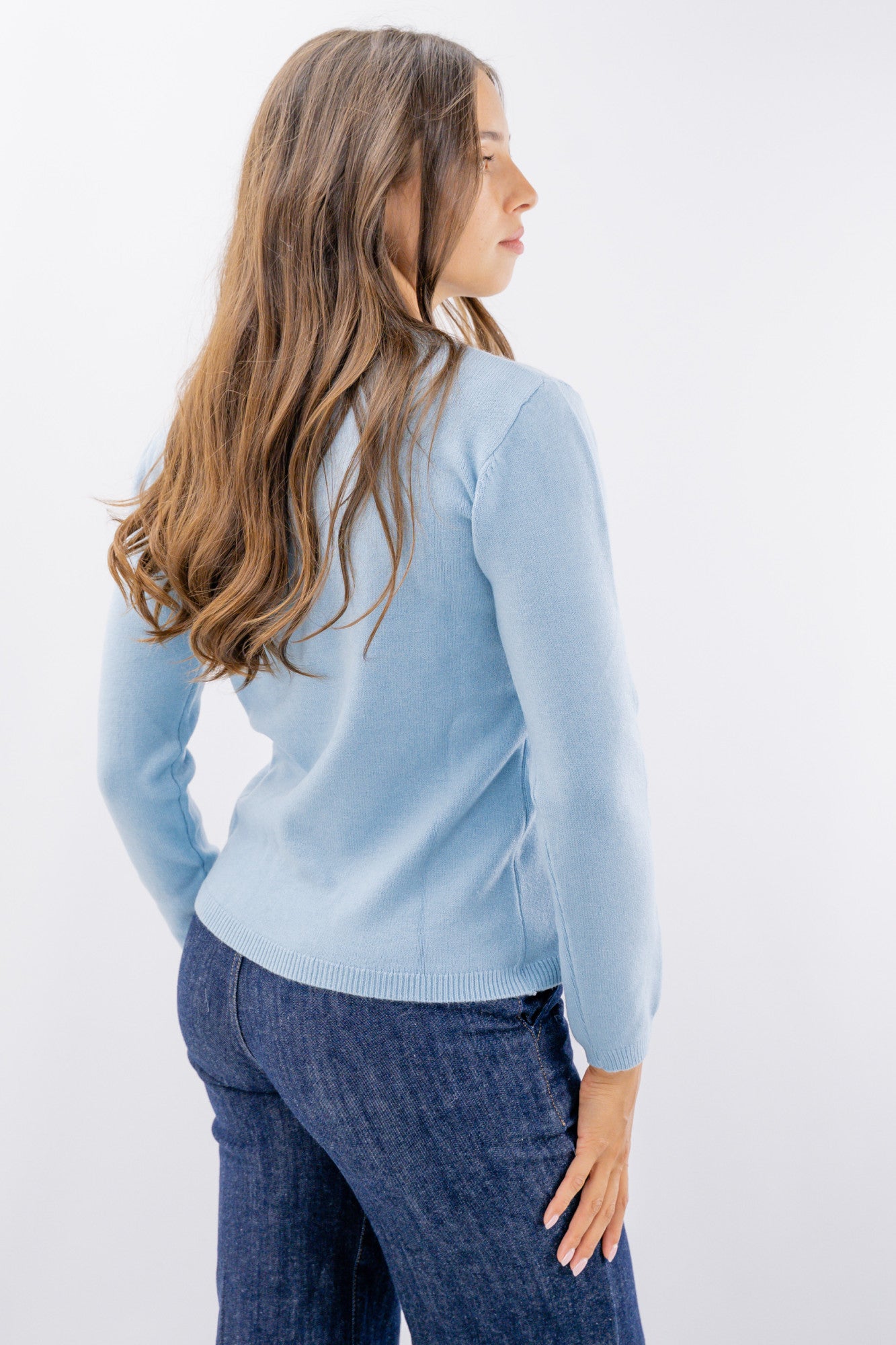 Maglia girocollo con dettagli floreali ricamati