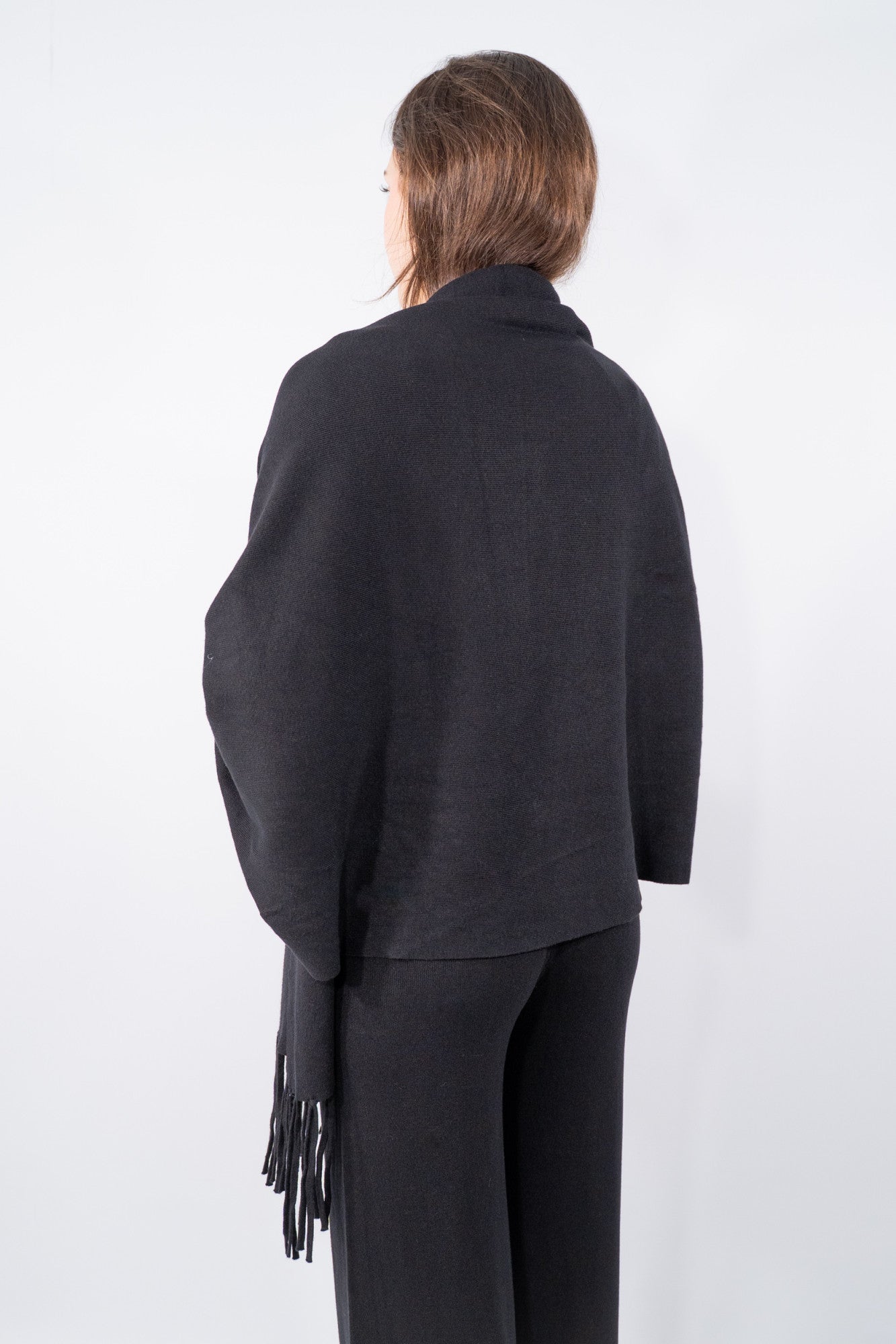 Cardigan aperto con frange e linea morbida