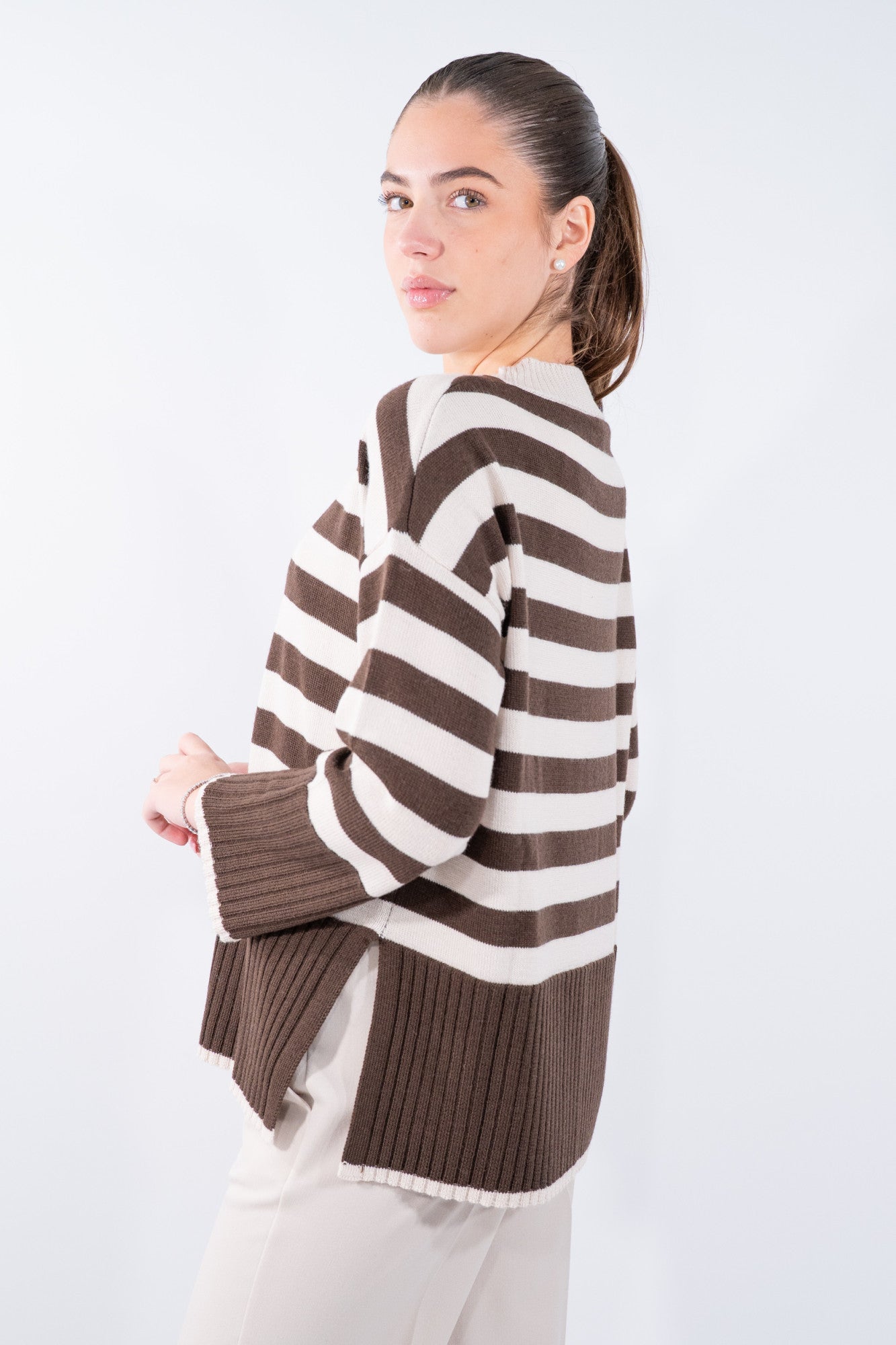 Maglione ampio a righe in misto lana e viscosa