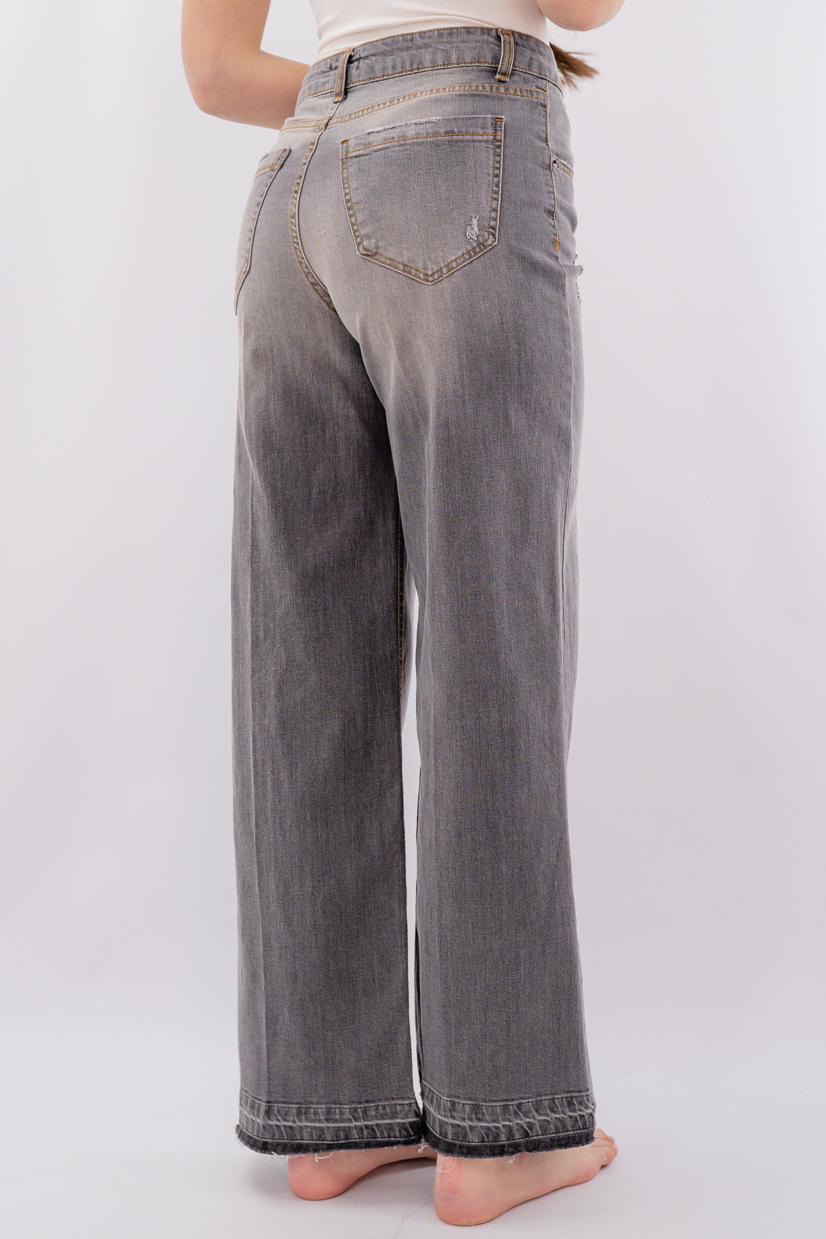 Jeans palazzo con orlo sfrangiato