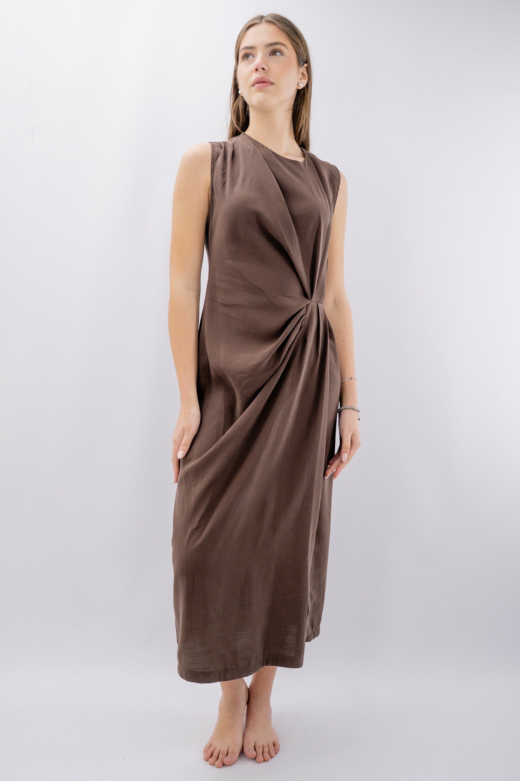 Abito midi con drappeggio laterale e spacco