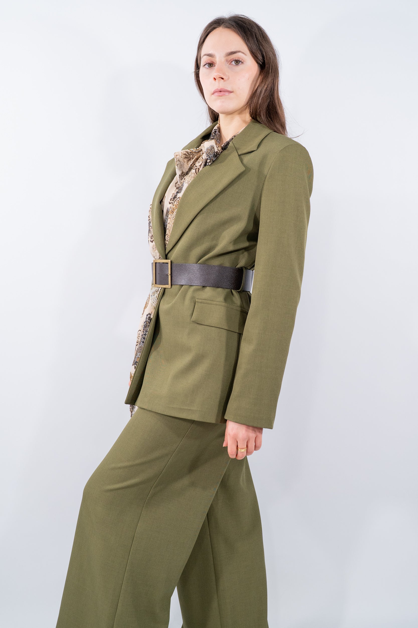 Blazer con foulard e cintura