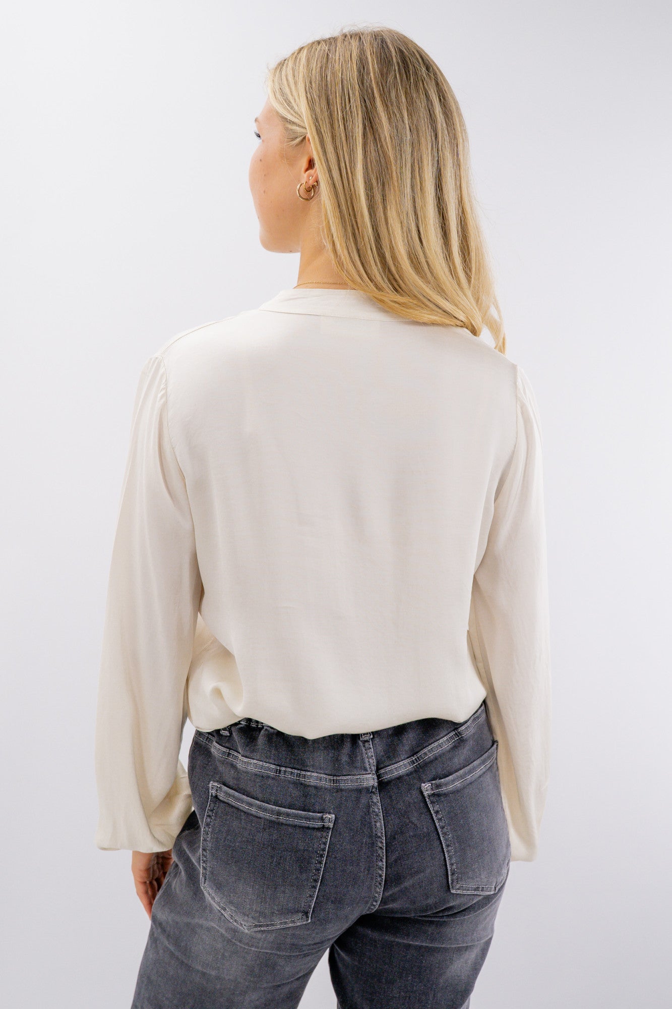 Camicia in viscosa satinata con rouches