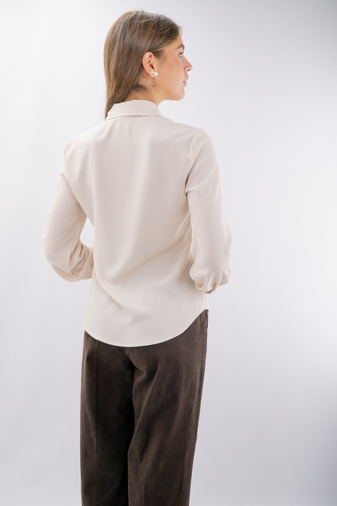 Camicia elegante con abbottonatura a scomparsa