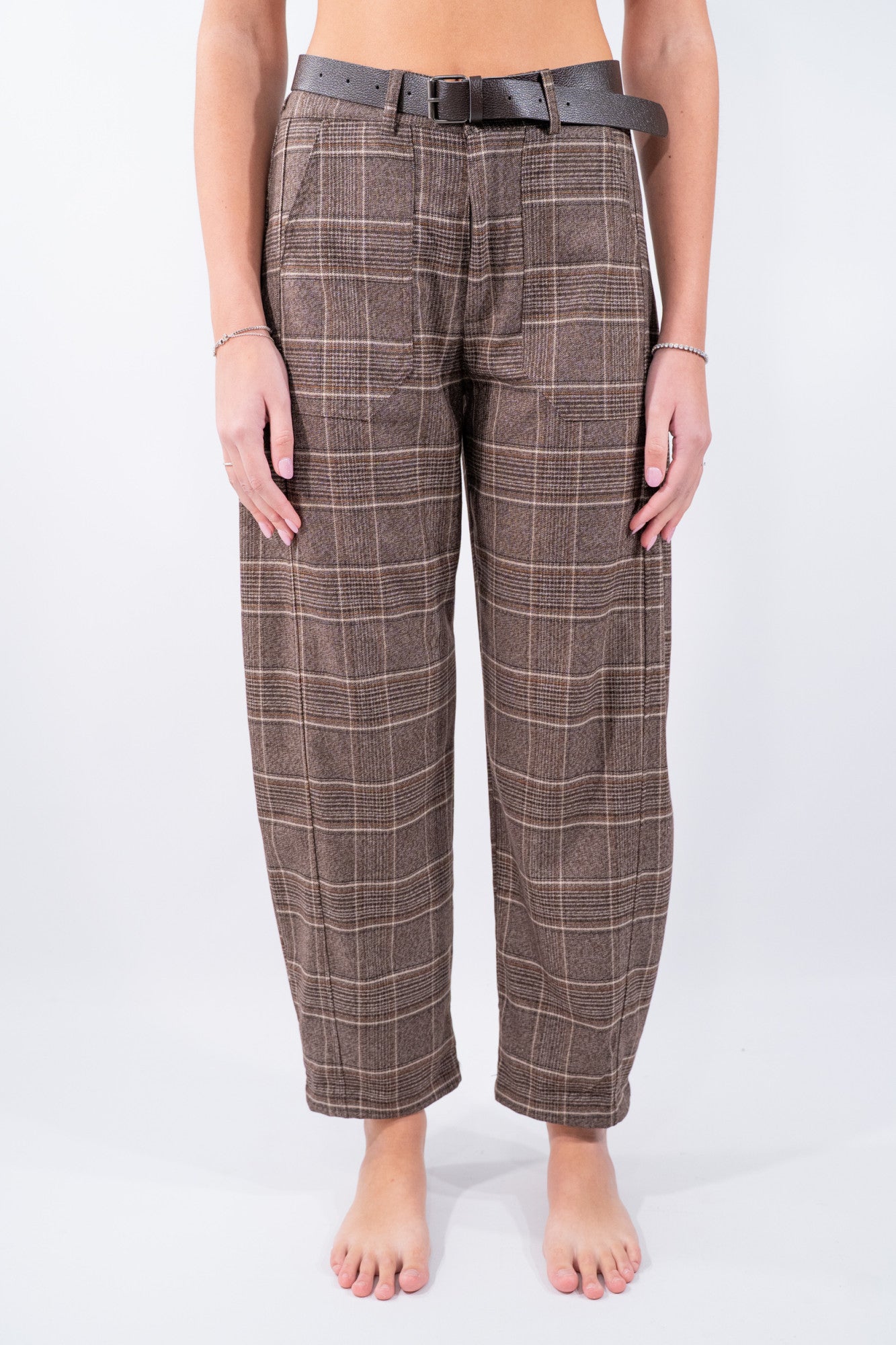 Pantalone ovetto a quadro in mano lana accessoriato con cintura