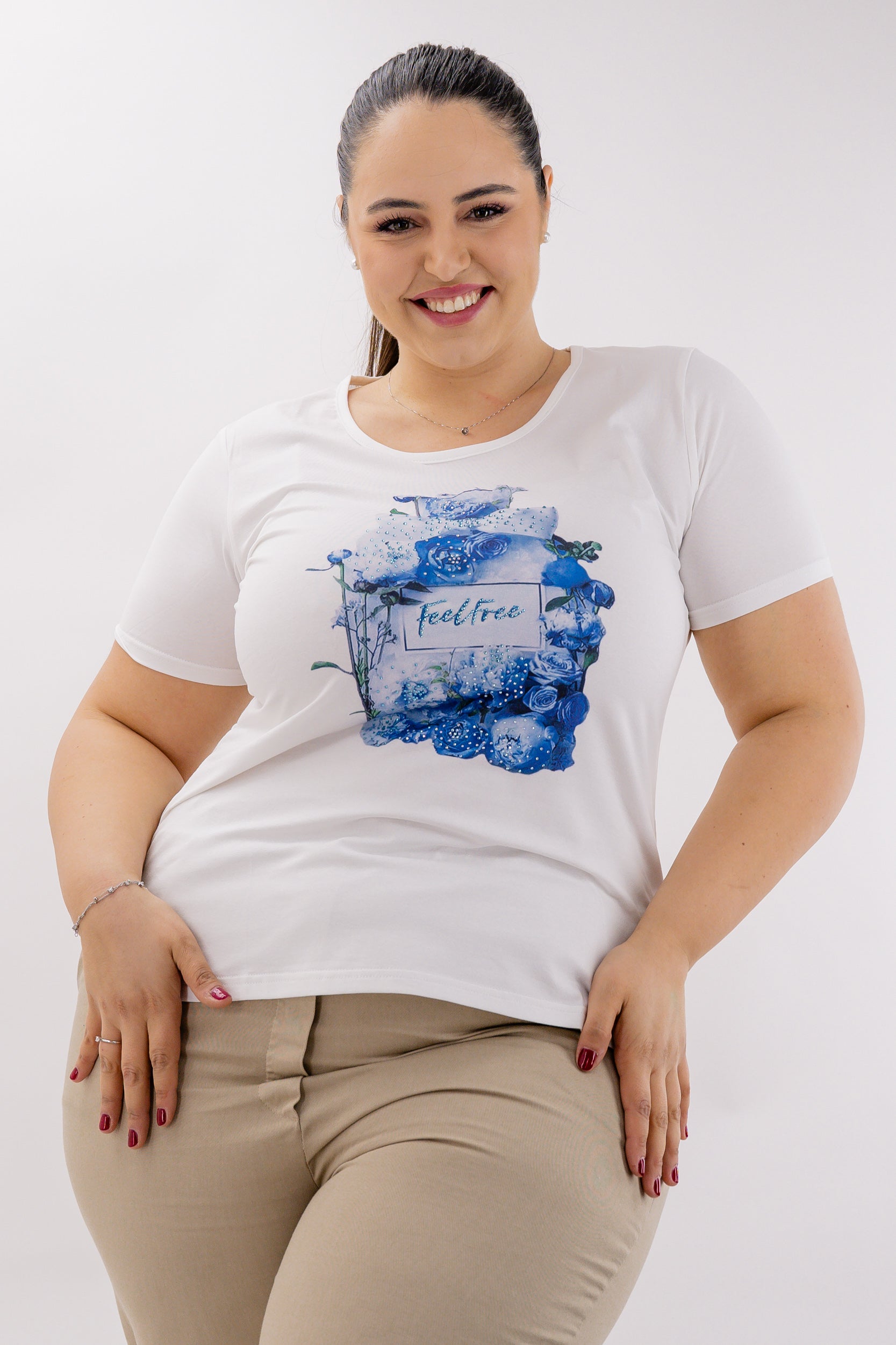 T-shirt basica con stampa “feel free”