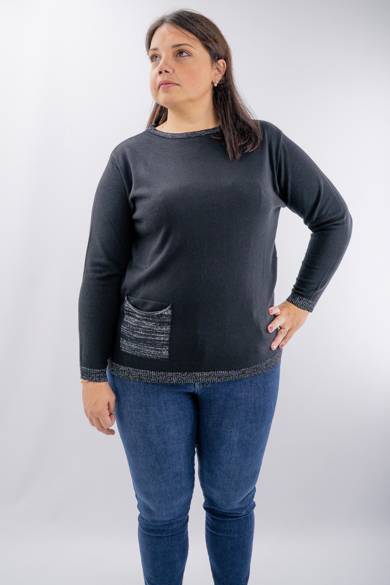 Maglia over con tasca e profili luminosi