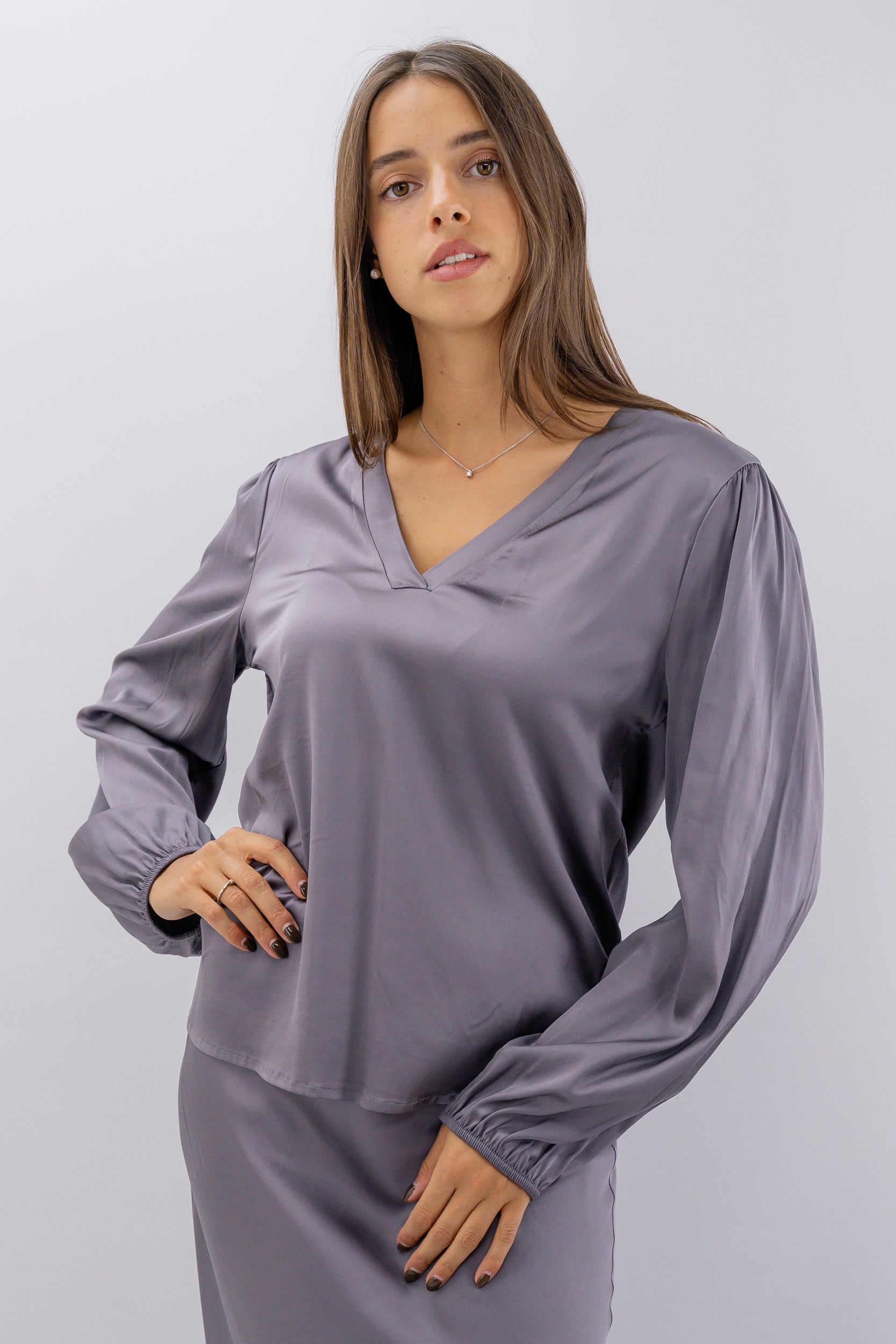 Blusa scollo a V in raso di viscosa