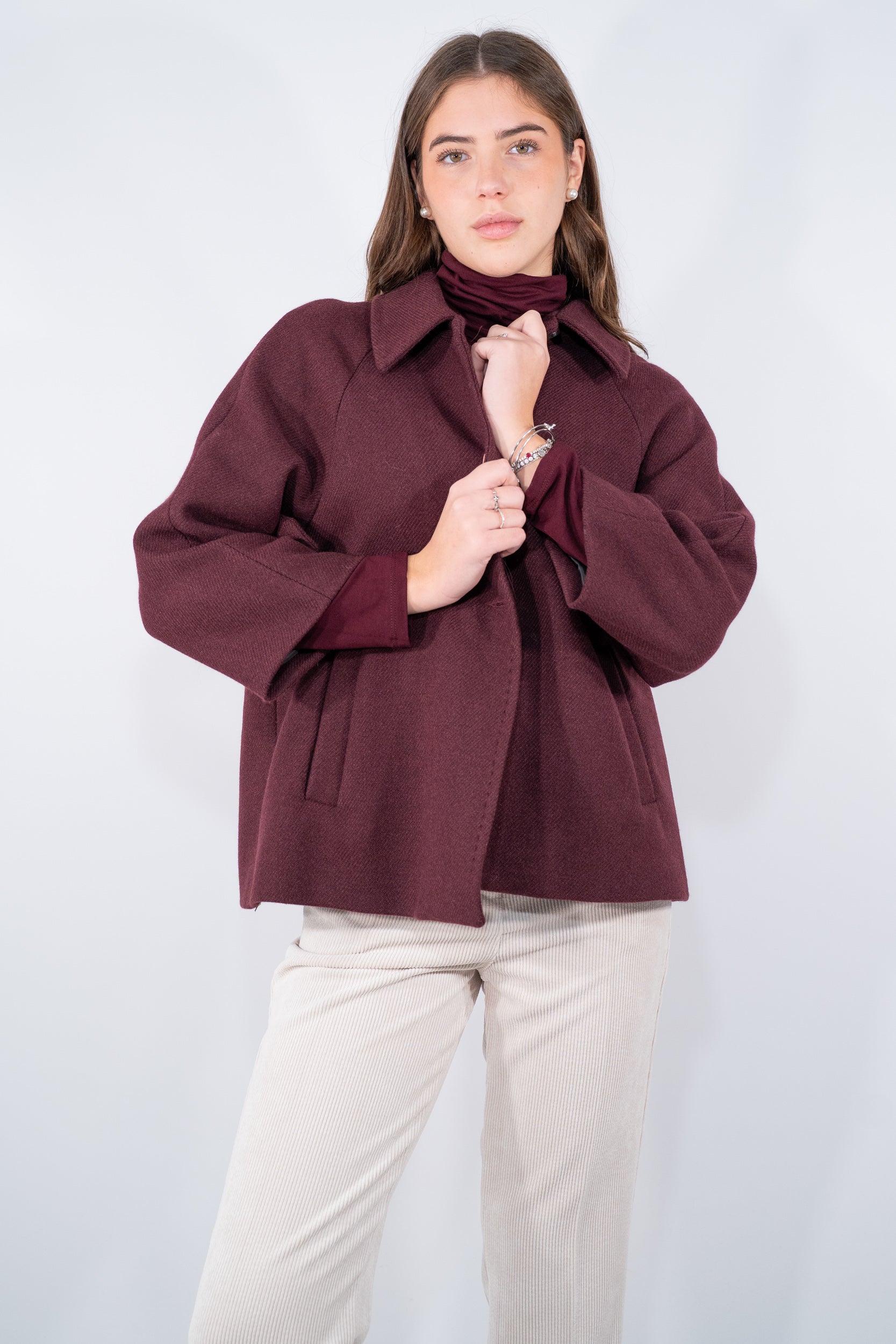 Cappotto corto  con bottoni a vista