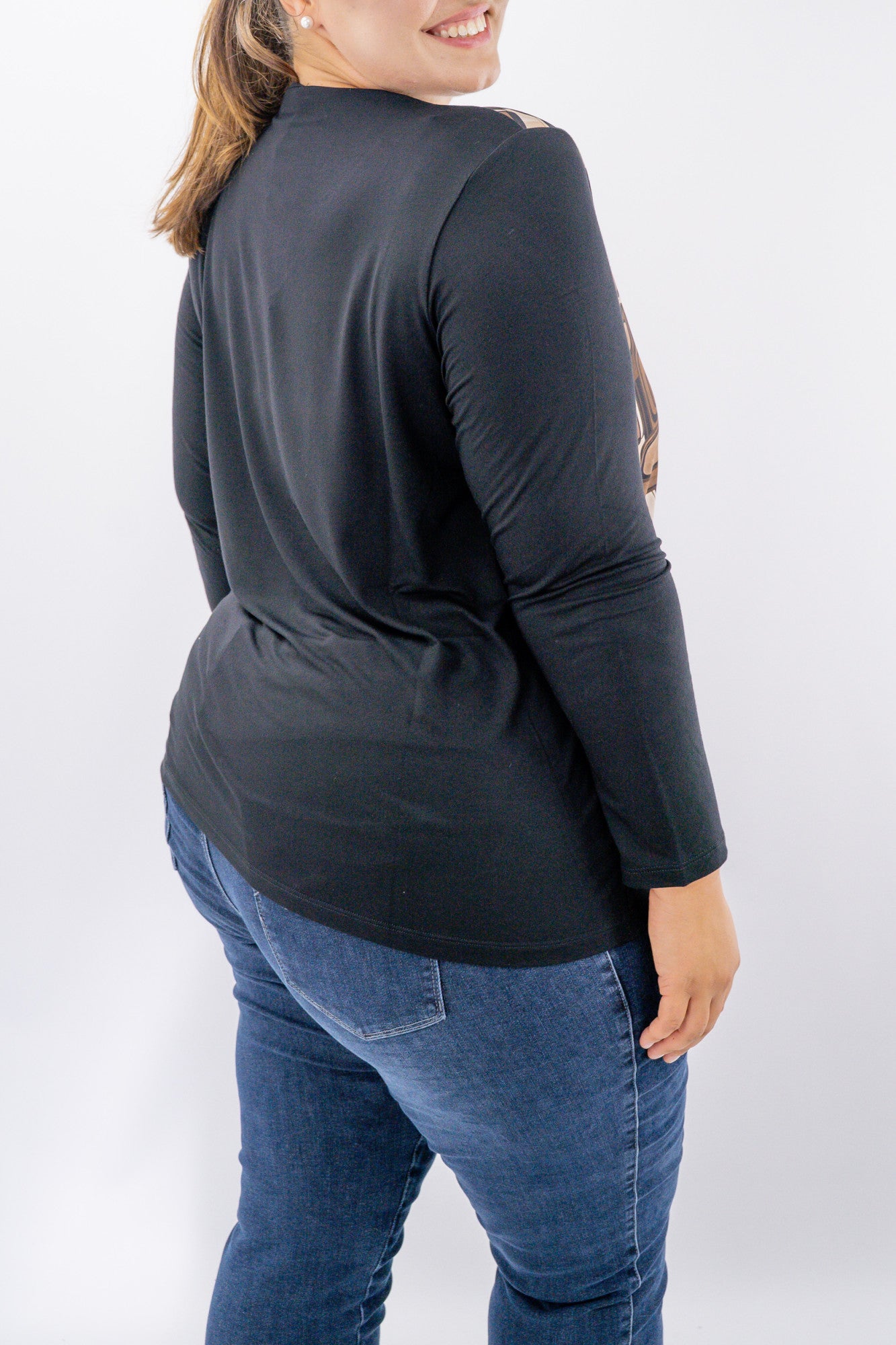 Scollo a V oversize con fantasia astratta