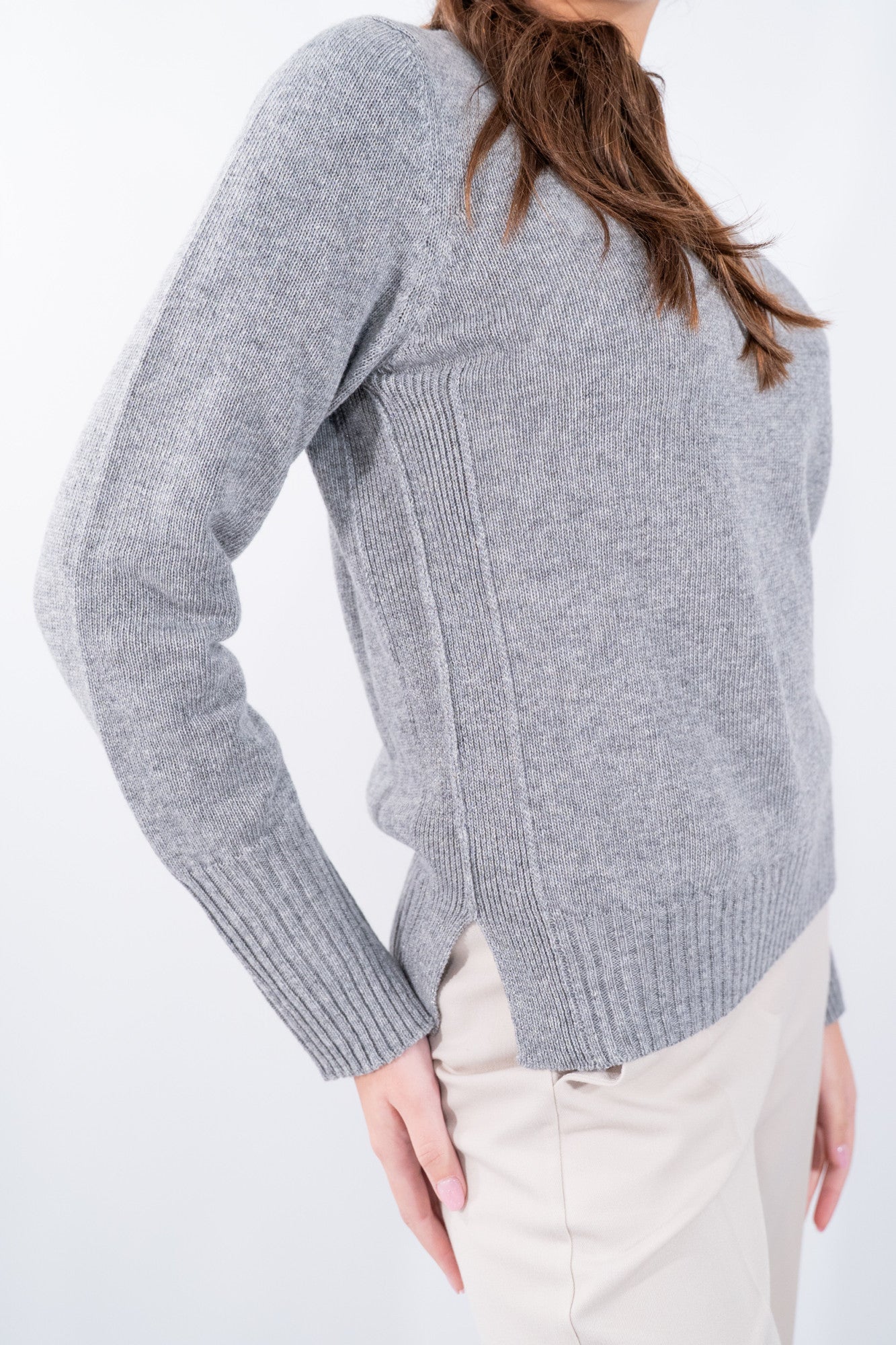 Girocollo con inserti laterali e spacchi laterali