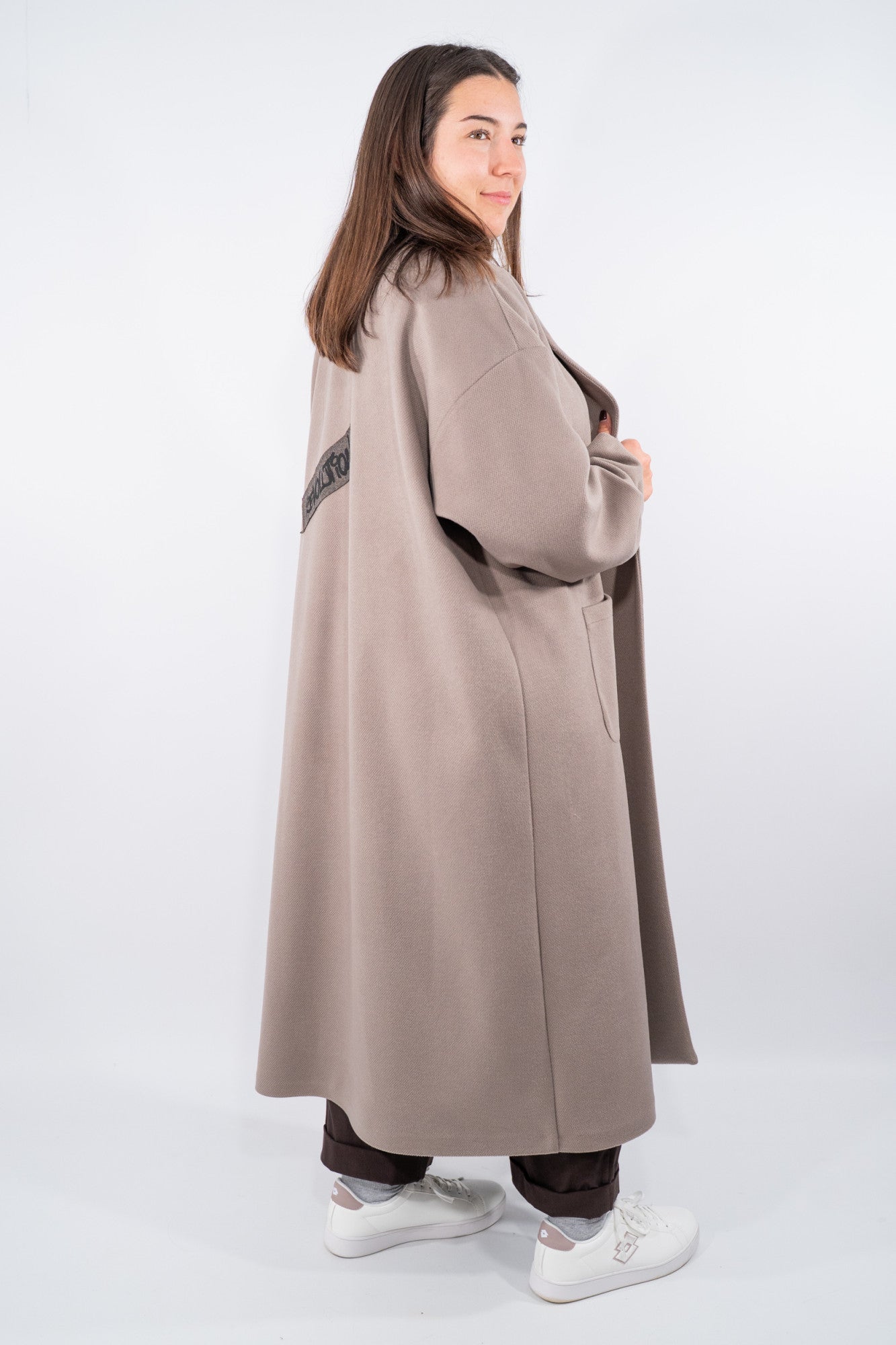 Cappotto over con dettagli stampati e maxi tasche applicate