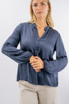 Blusa con collo alla coreana in viscosa satinata