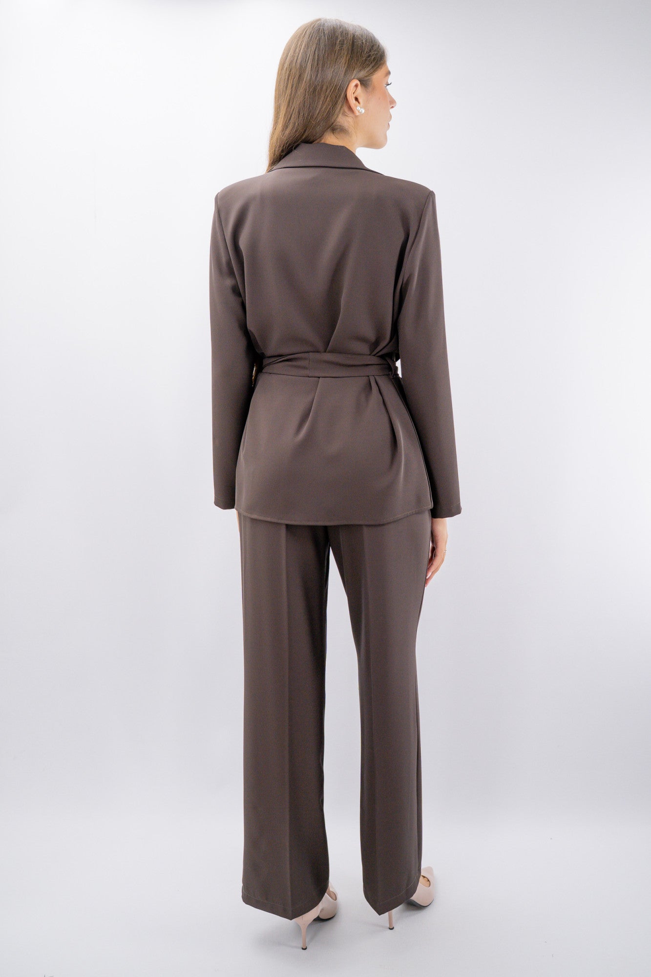 Tailleur con blazer con cintura