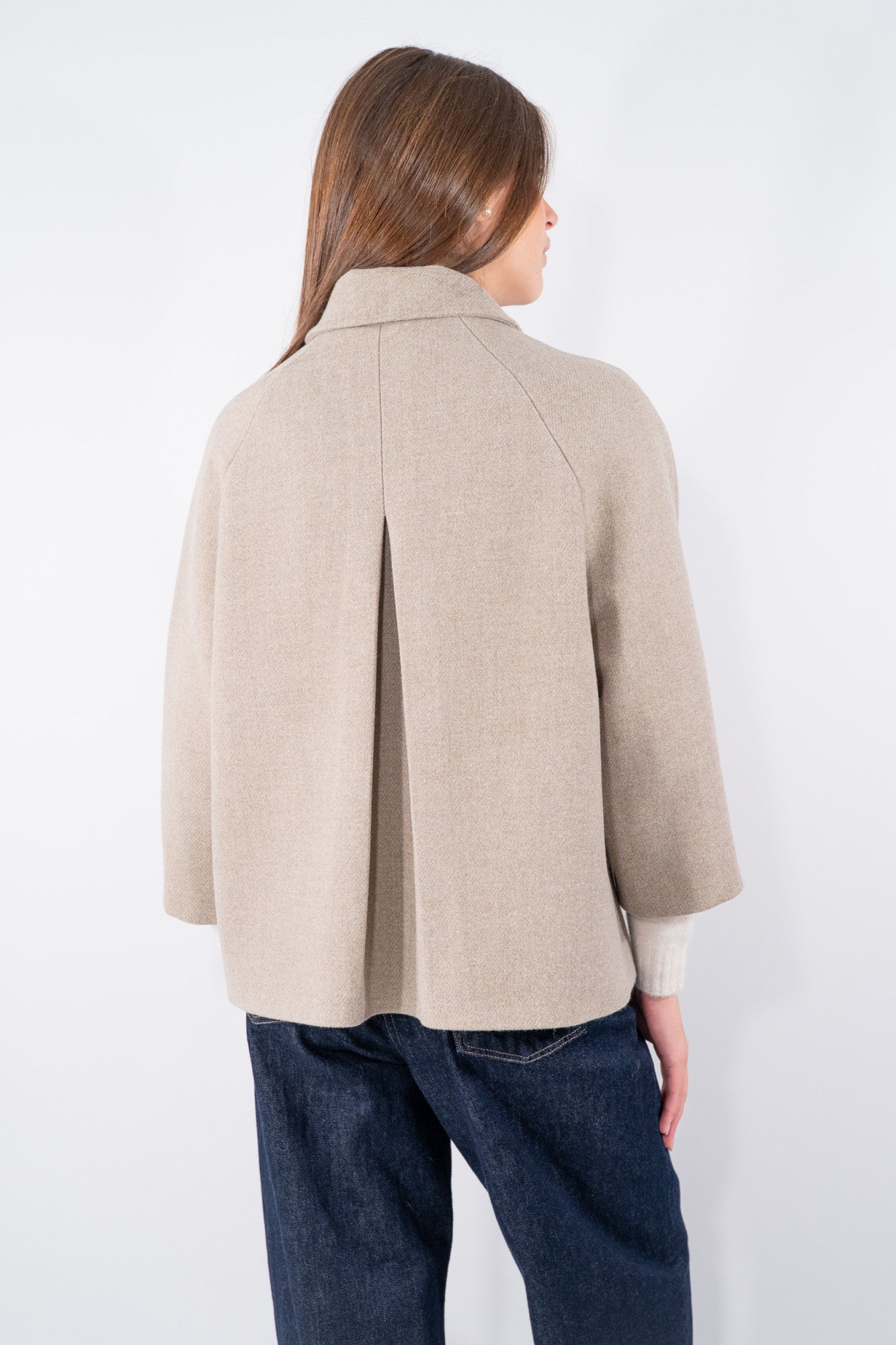 Cappotto corto  con bottoni a vista