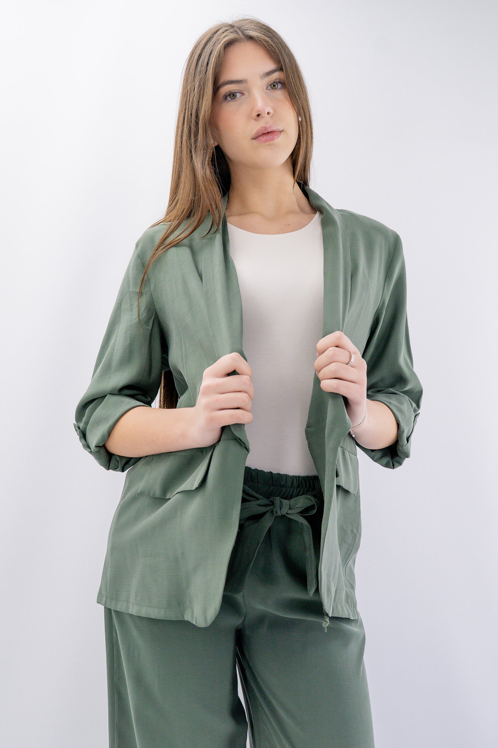Blazer aperto fluido con maniche risvoltabili