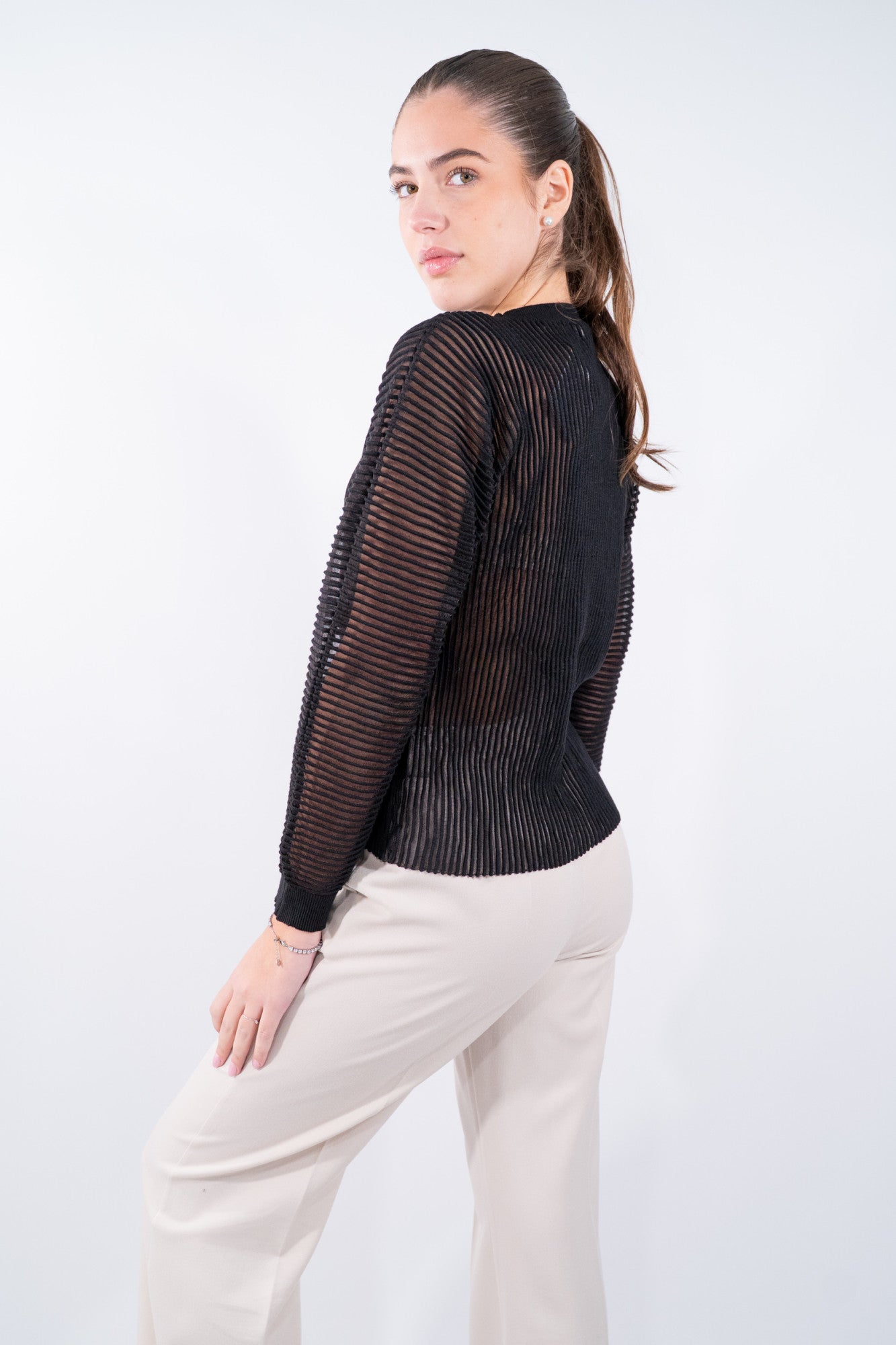 Girocollo a coste con dettagli trasparenti