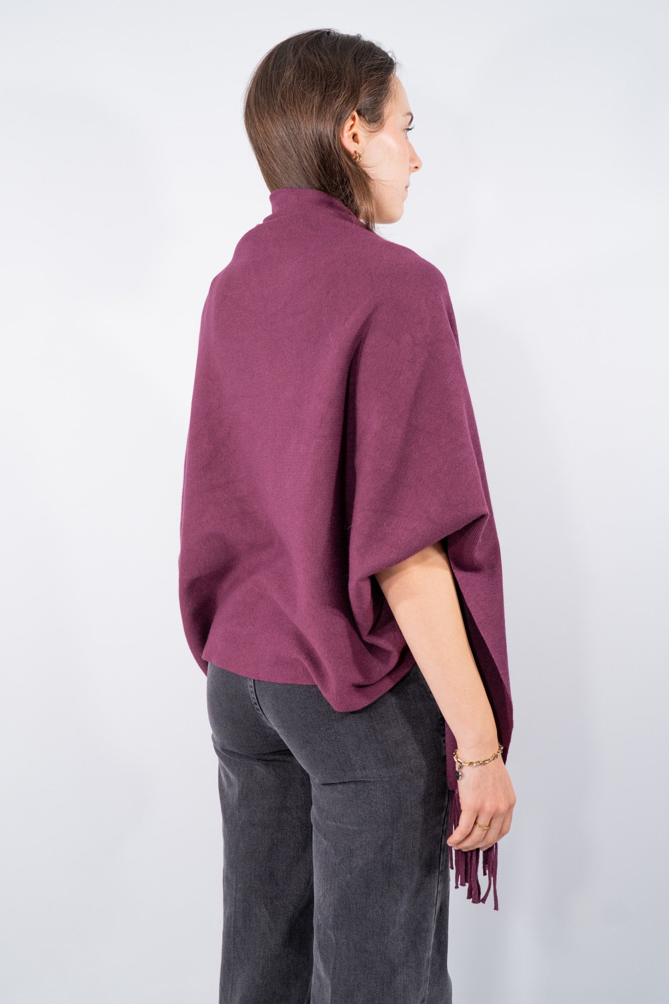 Cardigan aperto con frange e linea morbida