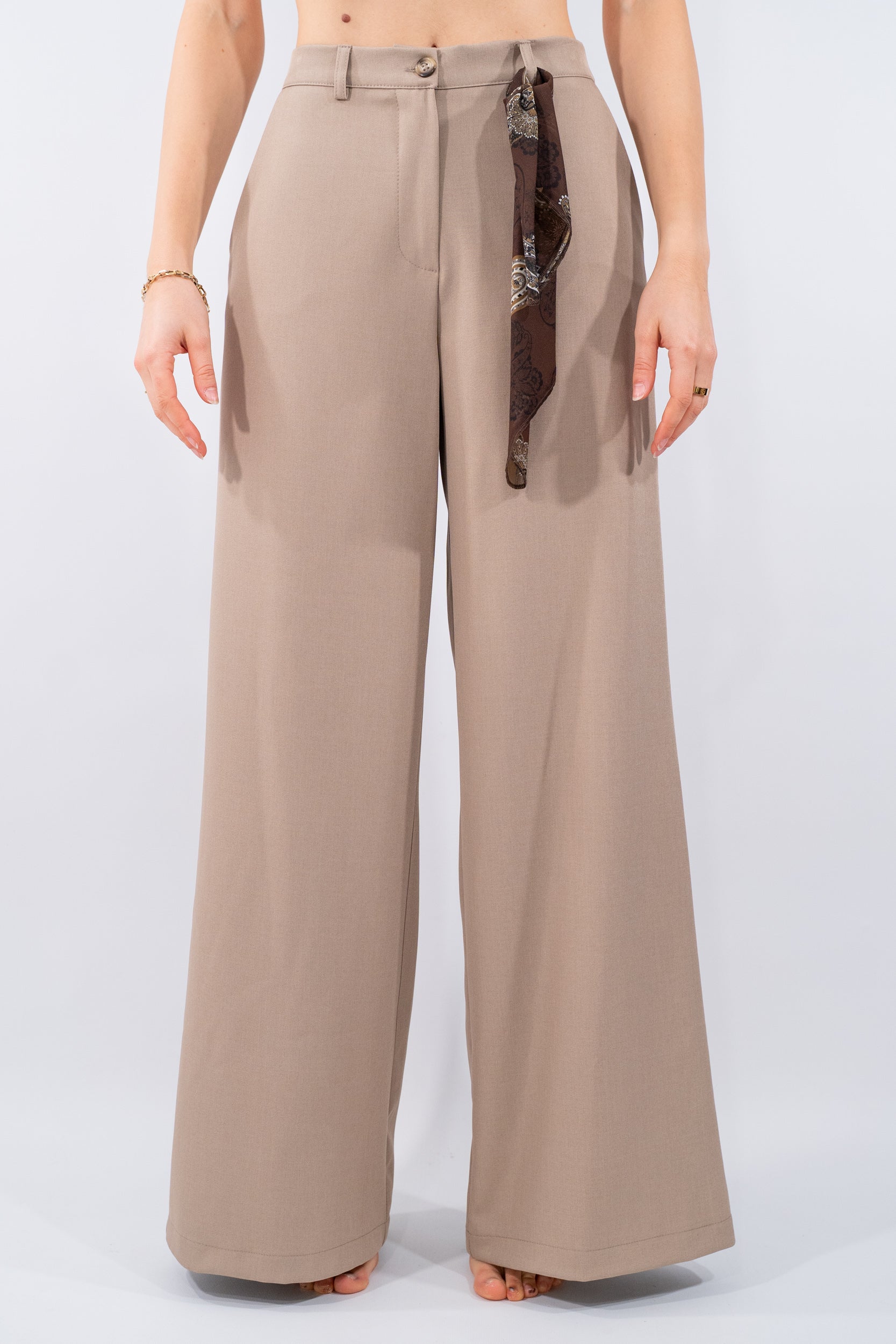 Pantalone a palazzo con foulard