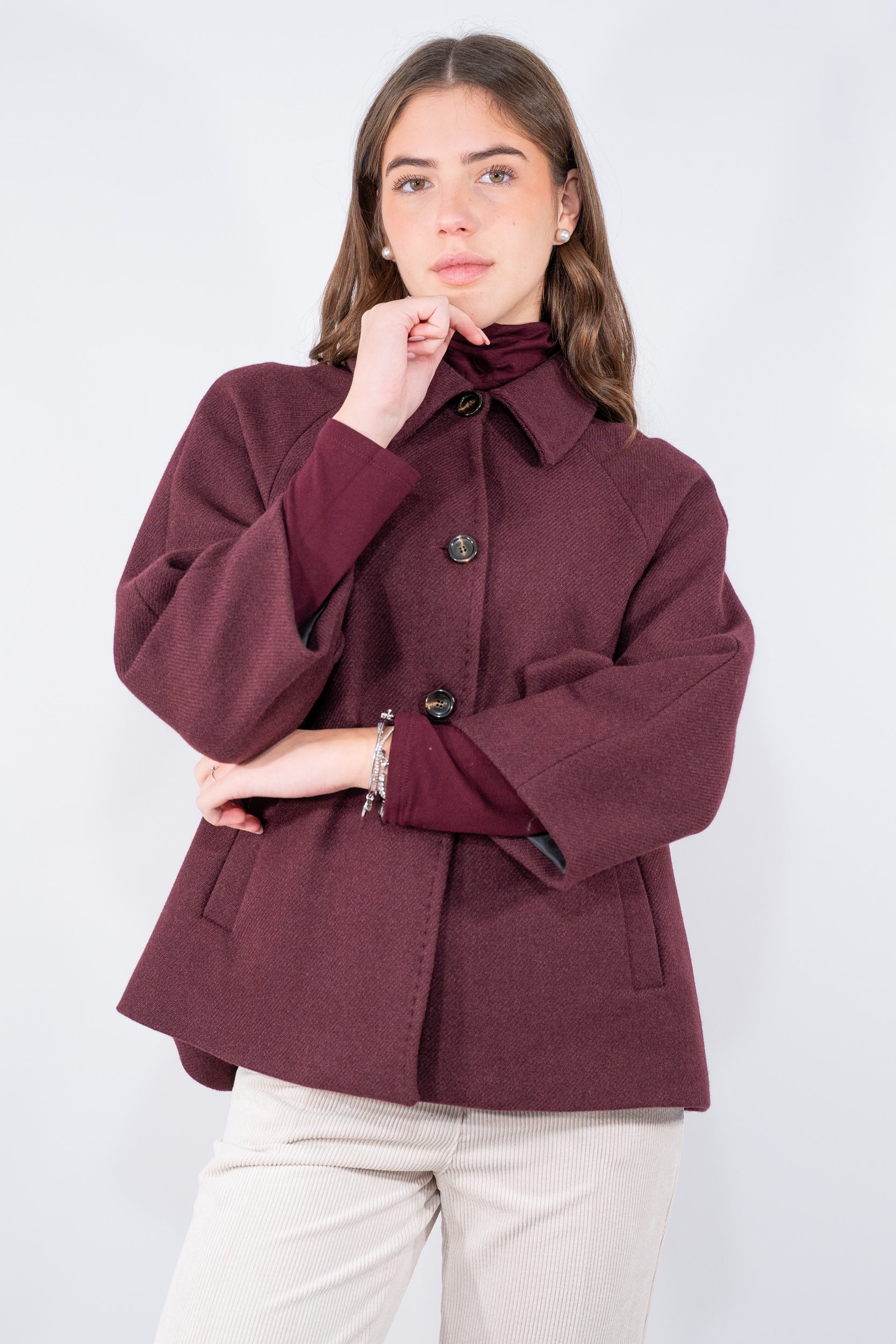 Cappotto corto  con bottoni a vista