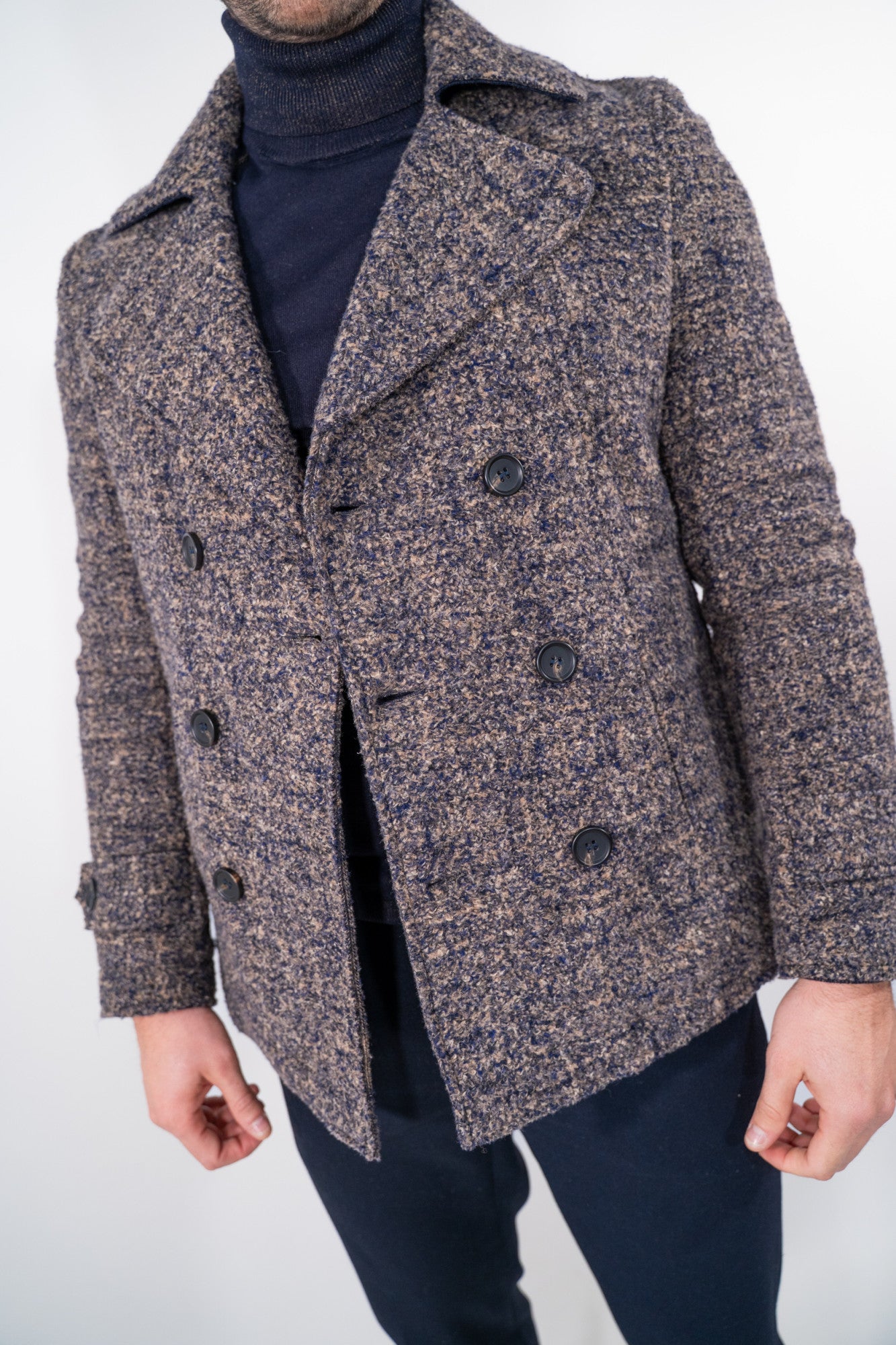 Cappotto doppiopetto in tessuto bouclé con ampio rever