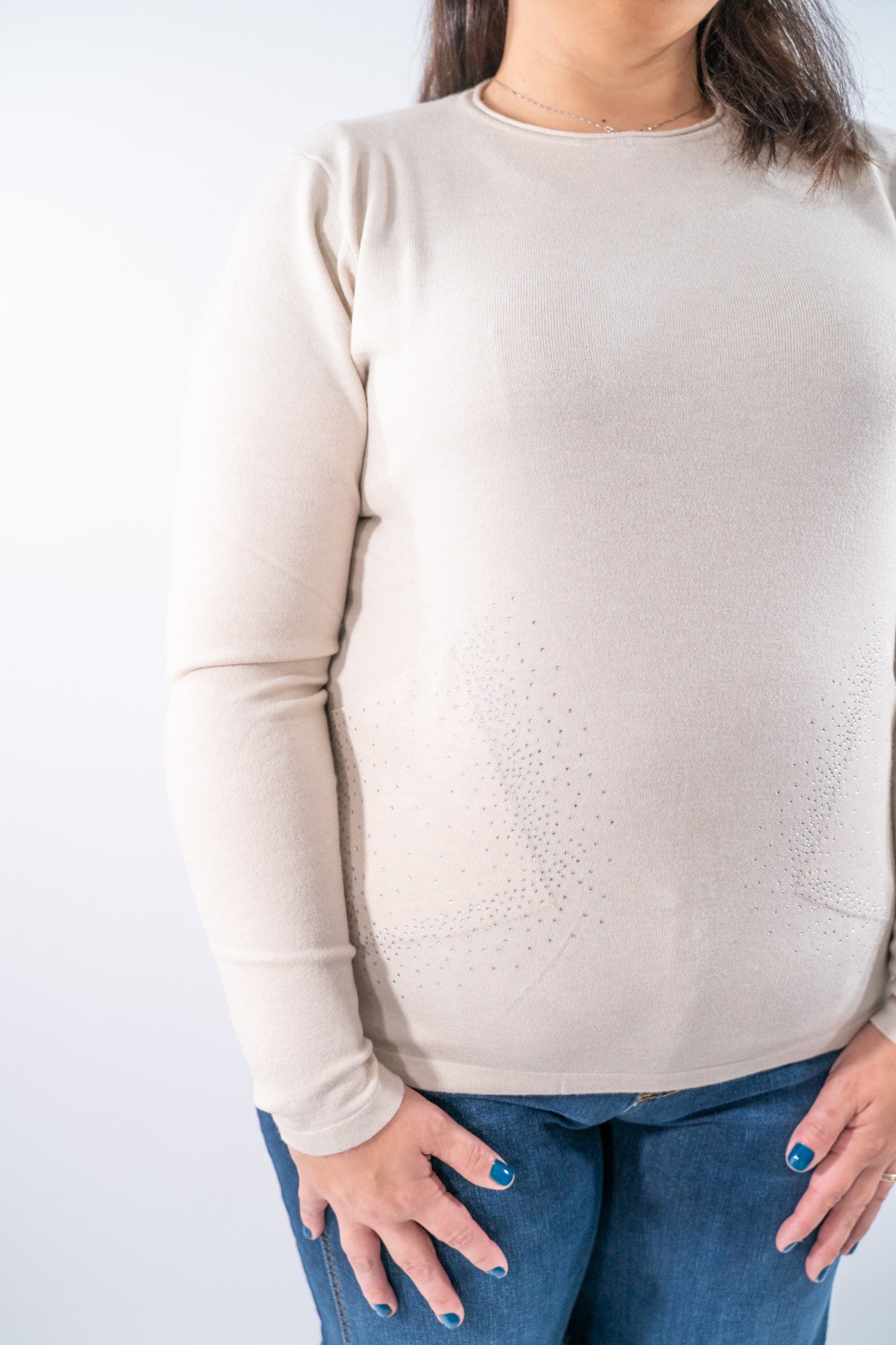 Girocollo con taglio ad A e tasche con strass