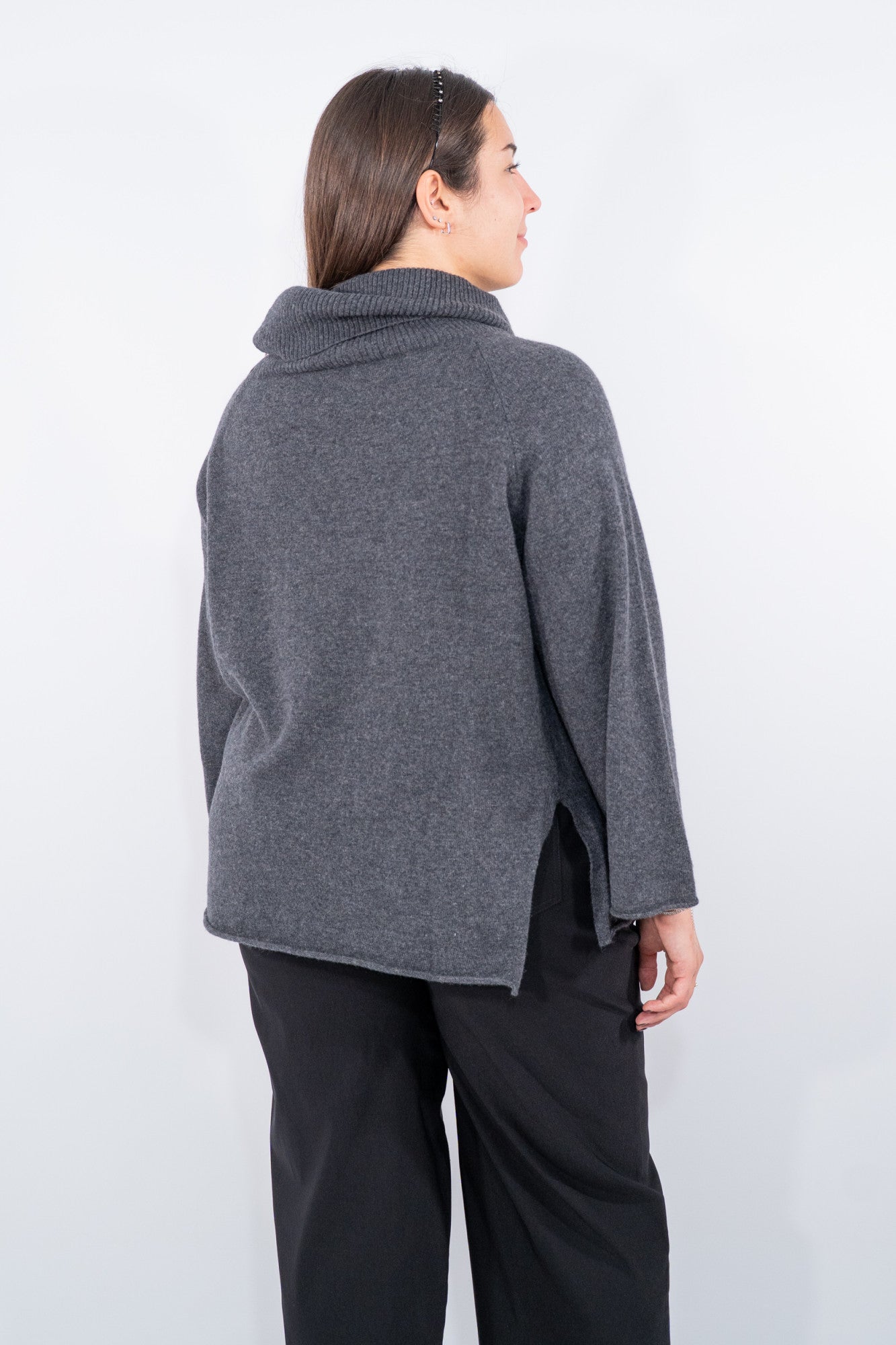 Maglia dolcevita morbida con manica ampia