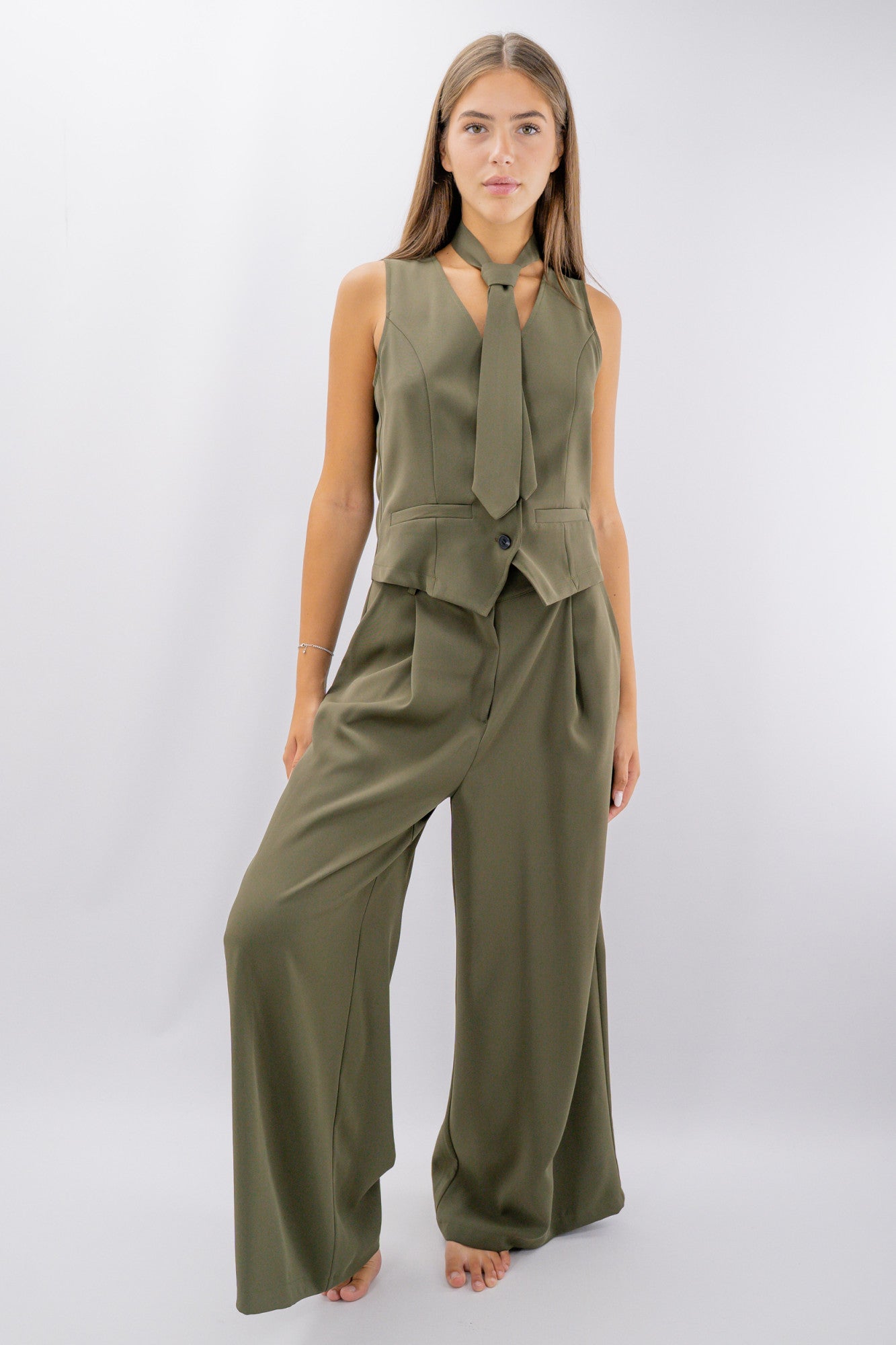 Gilet in tessuto fluido con cravatta