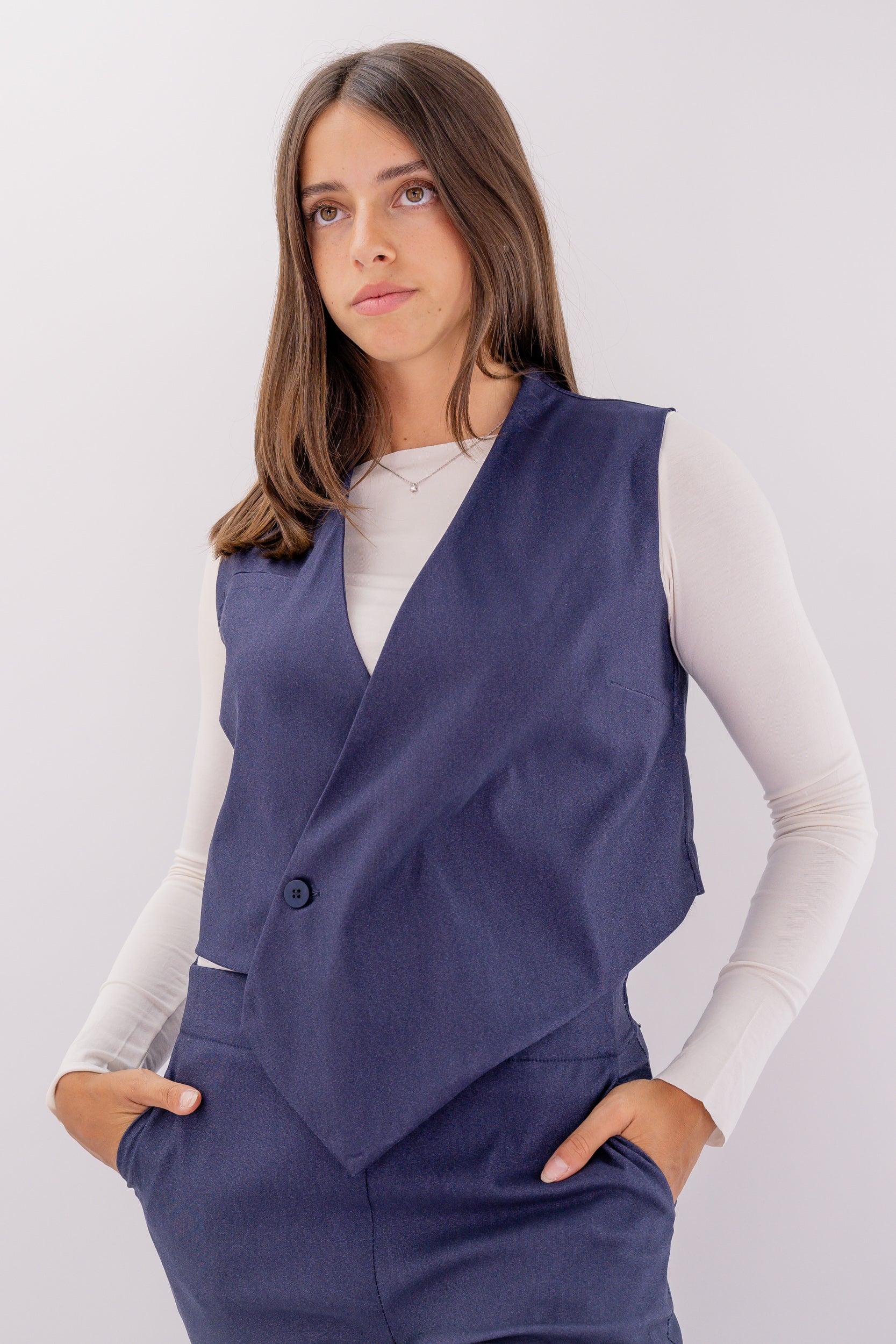 Gilet elegante smanicato assimetrico