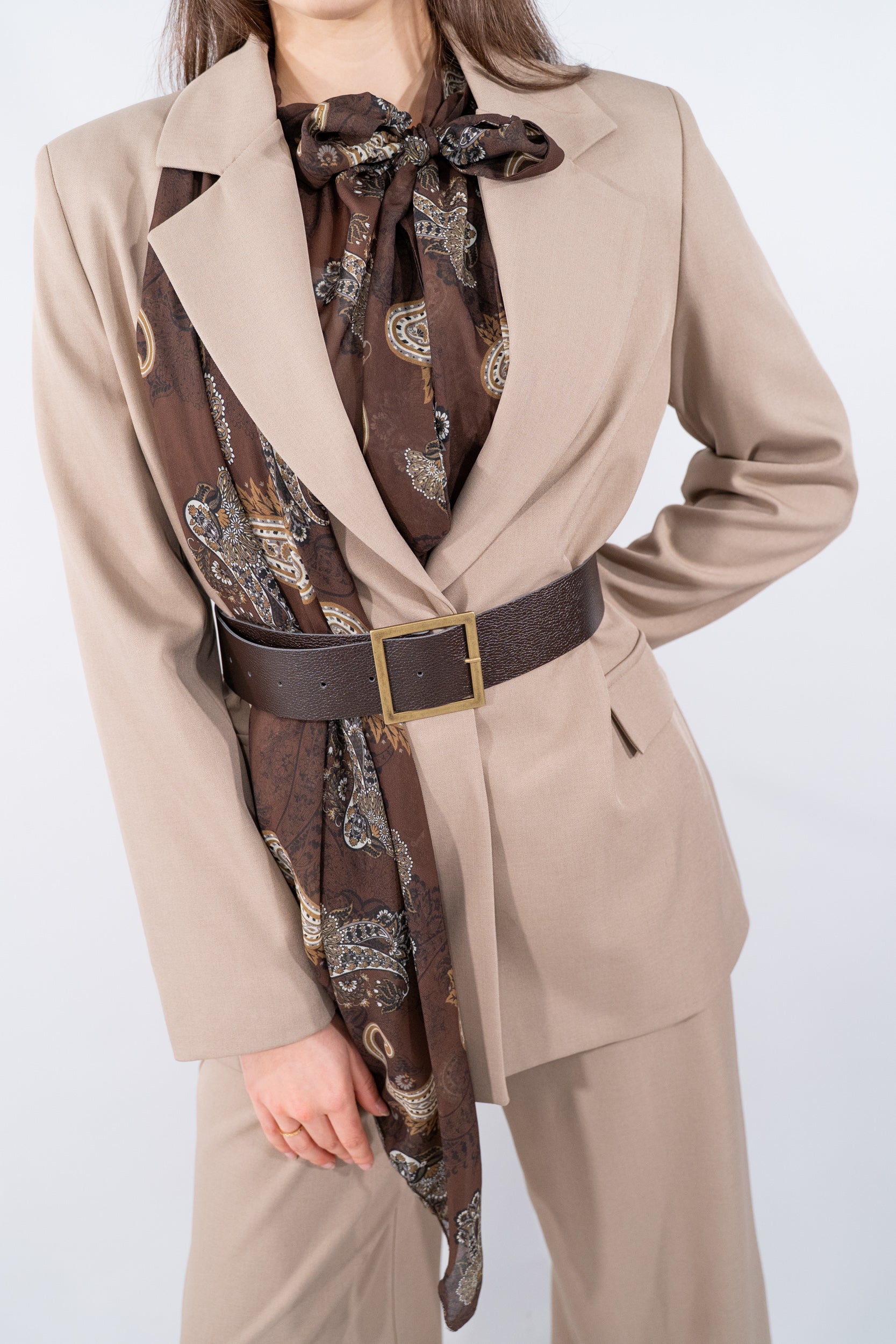 Blazer con foulard e cintura