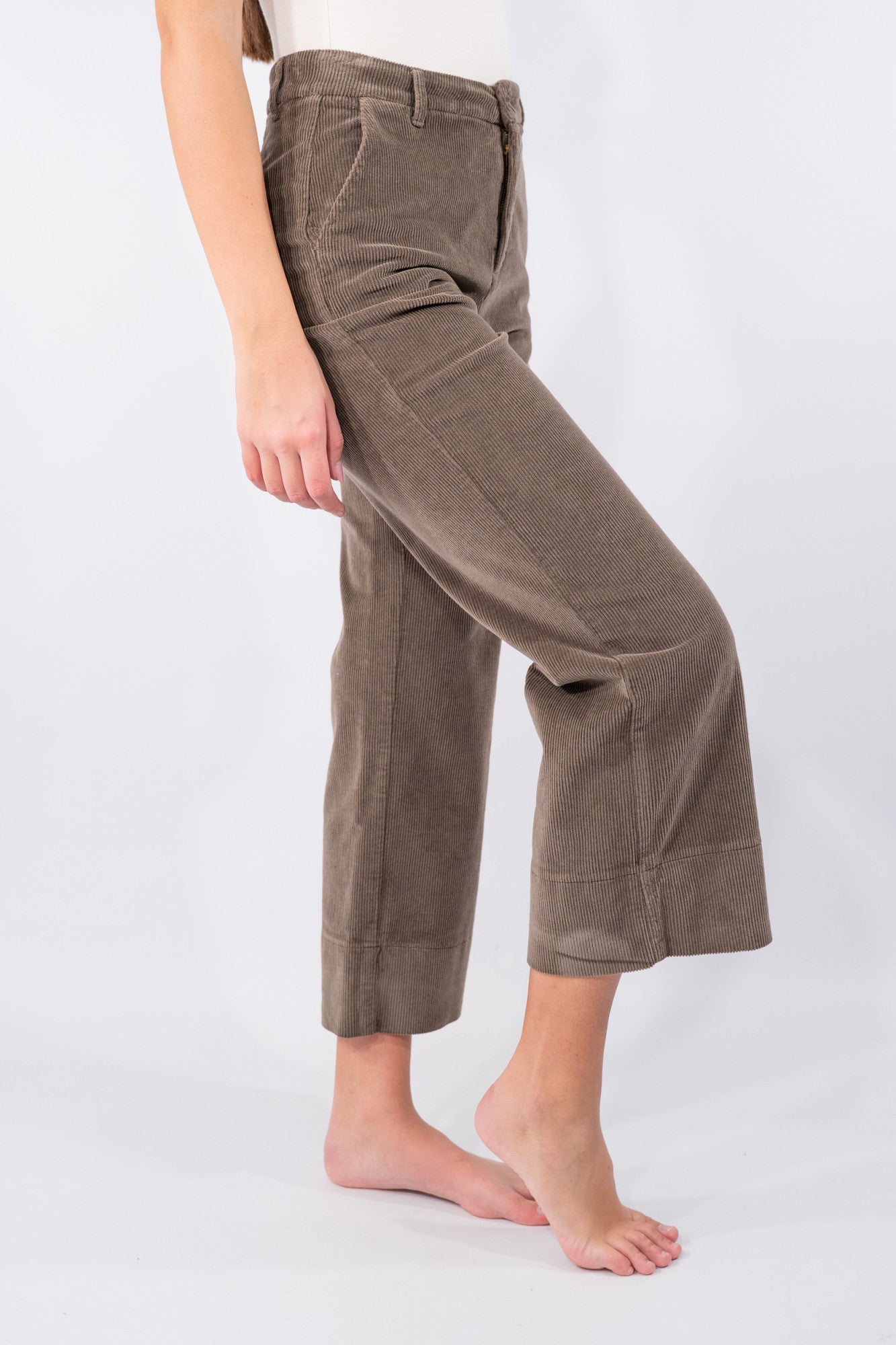 Pantalone palazzo cropped in velluto a coste