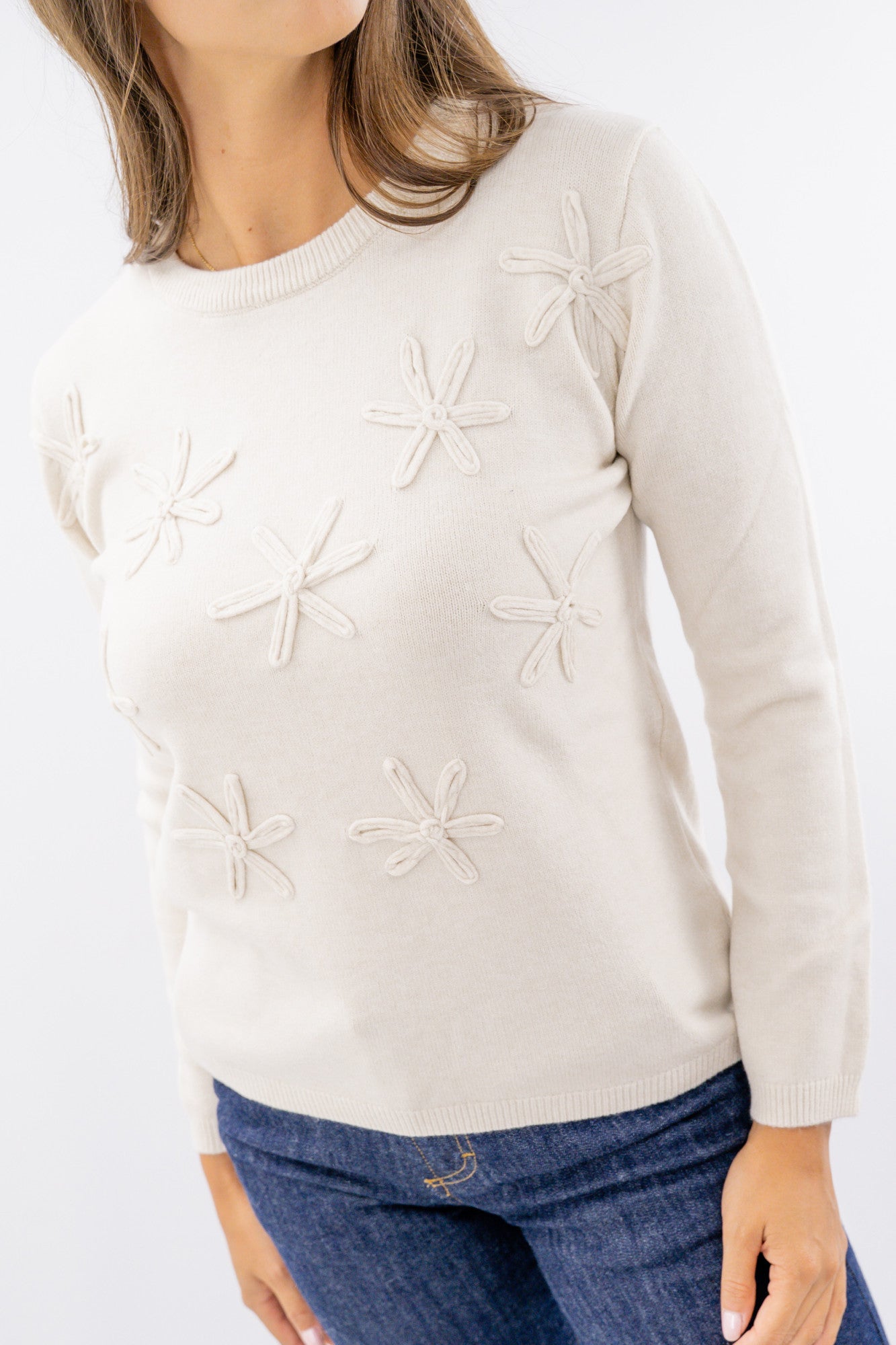 Maglia girocollo con dettagli floreali ricamati