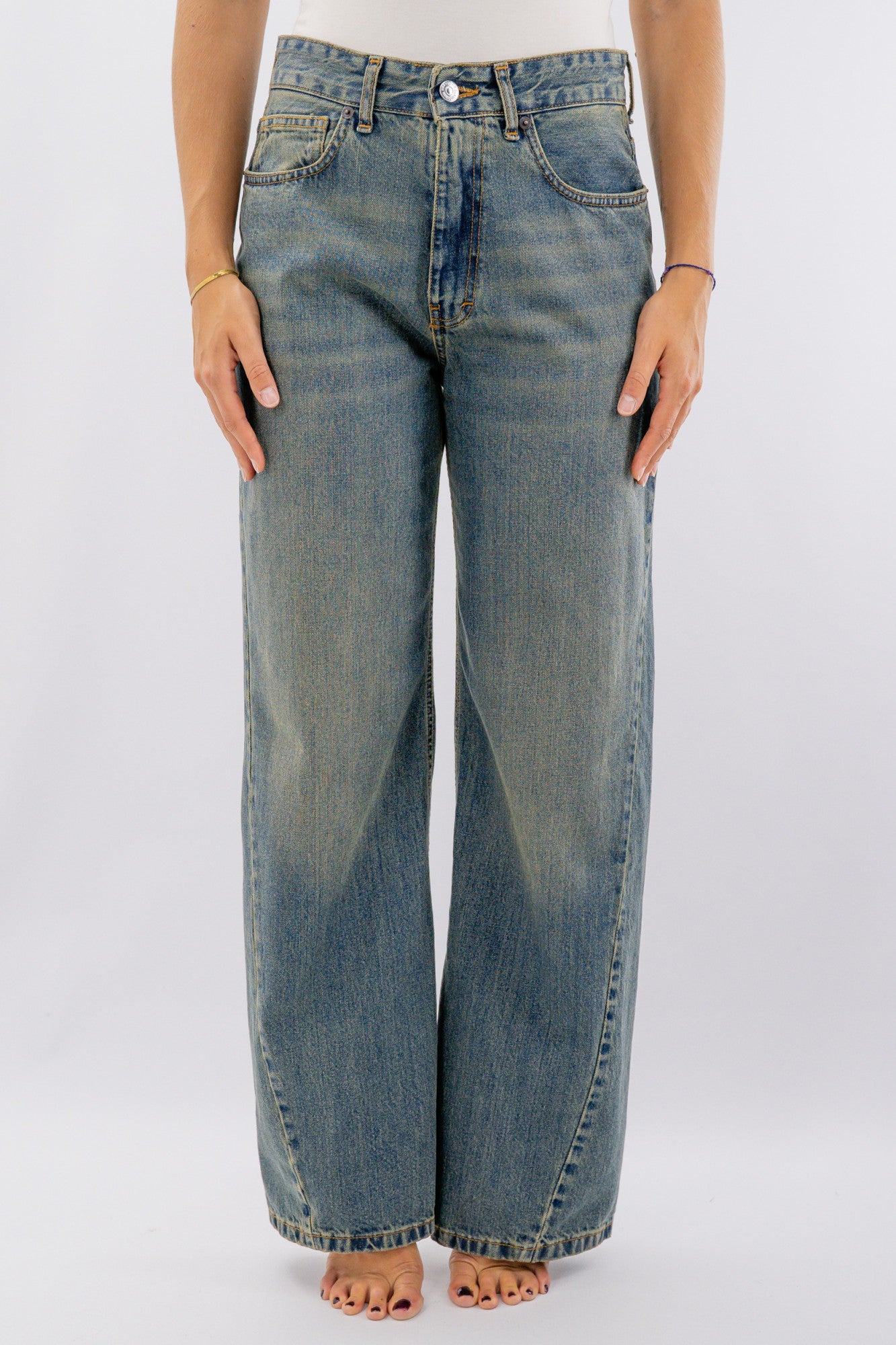 Jeans cinque tasche ampio lavaggio sfumato