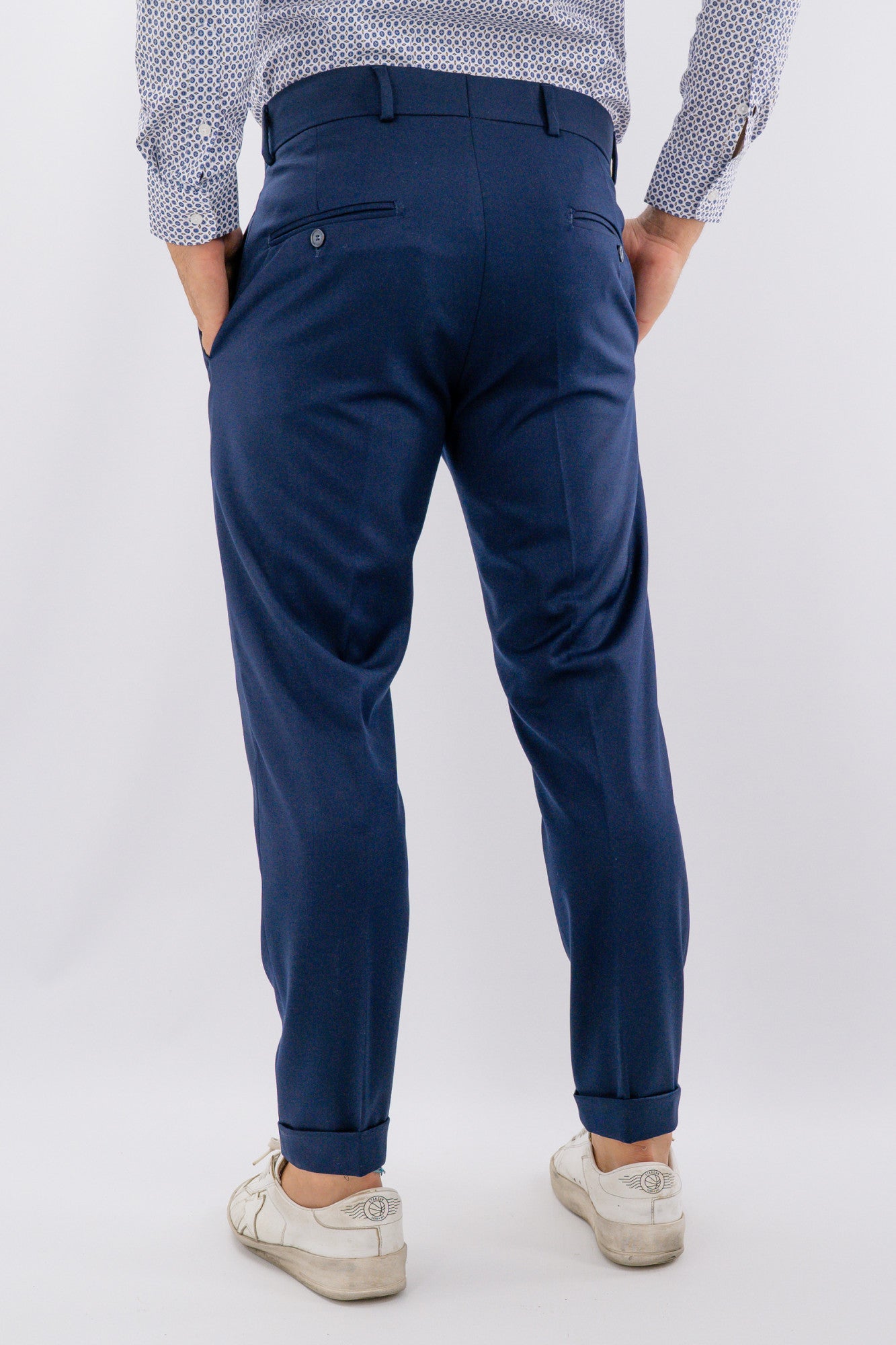 Pantalone elegante con risvoltino sul fondo