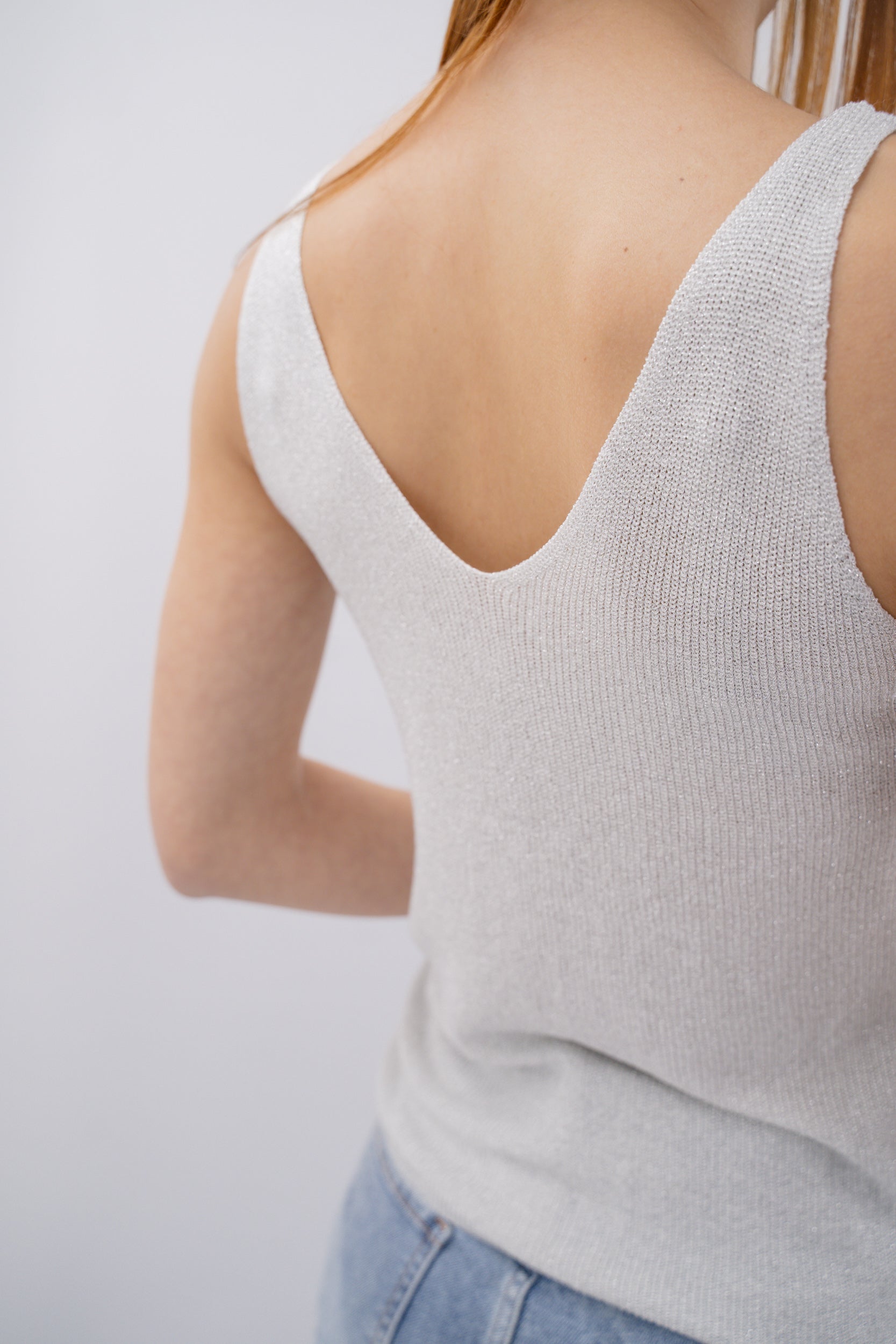 Canotta lurex a costine con scollatura a V