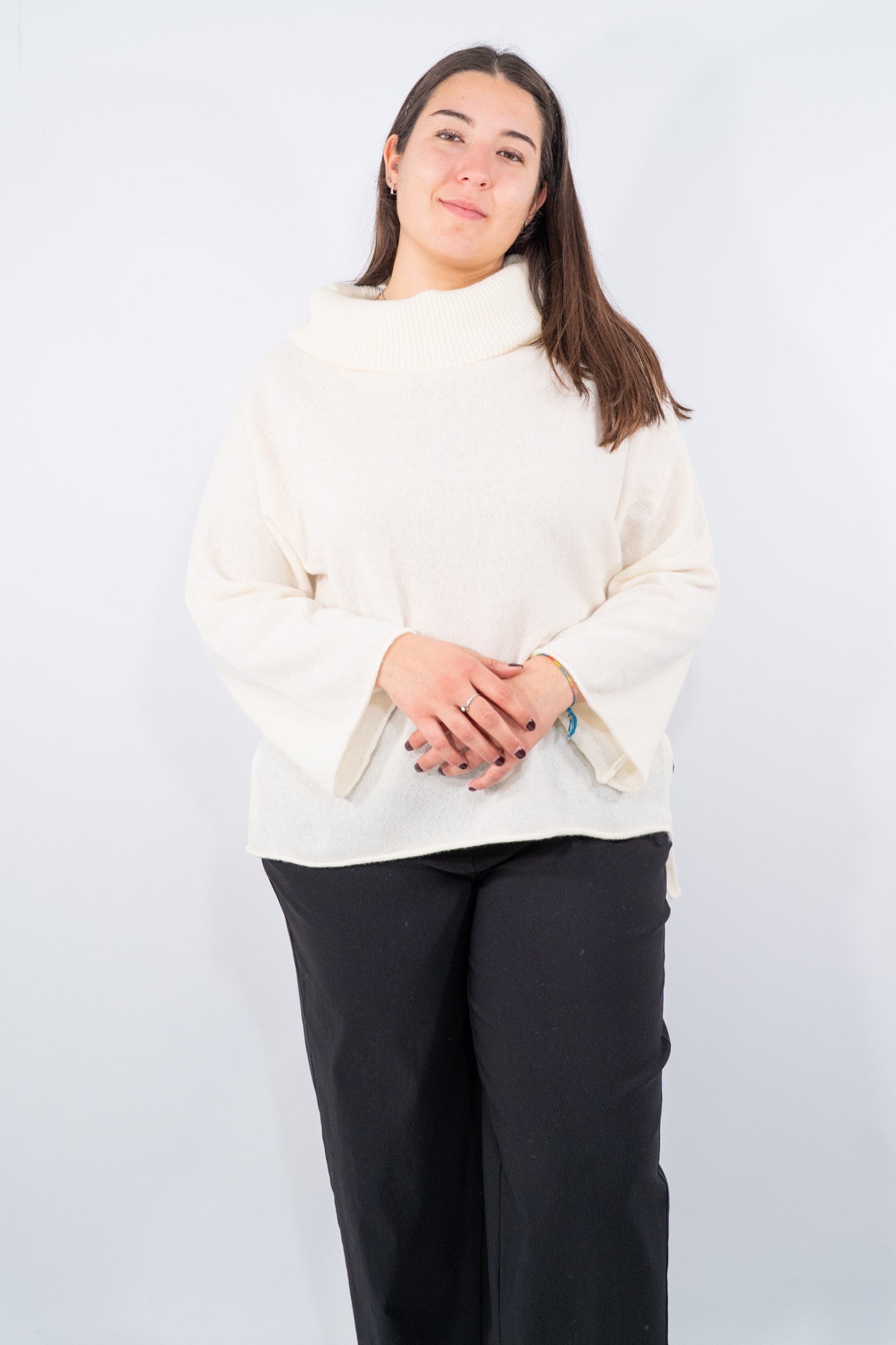 Maglia dolcevita morbida con manica ampia