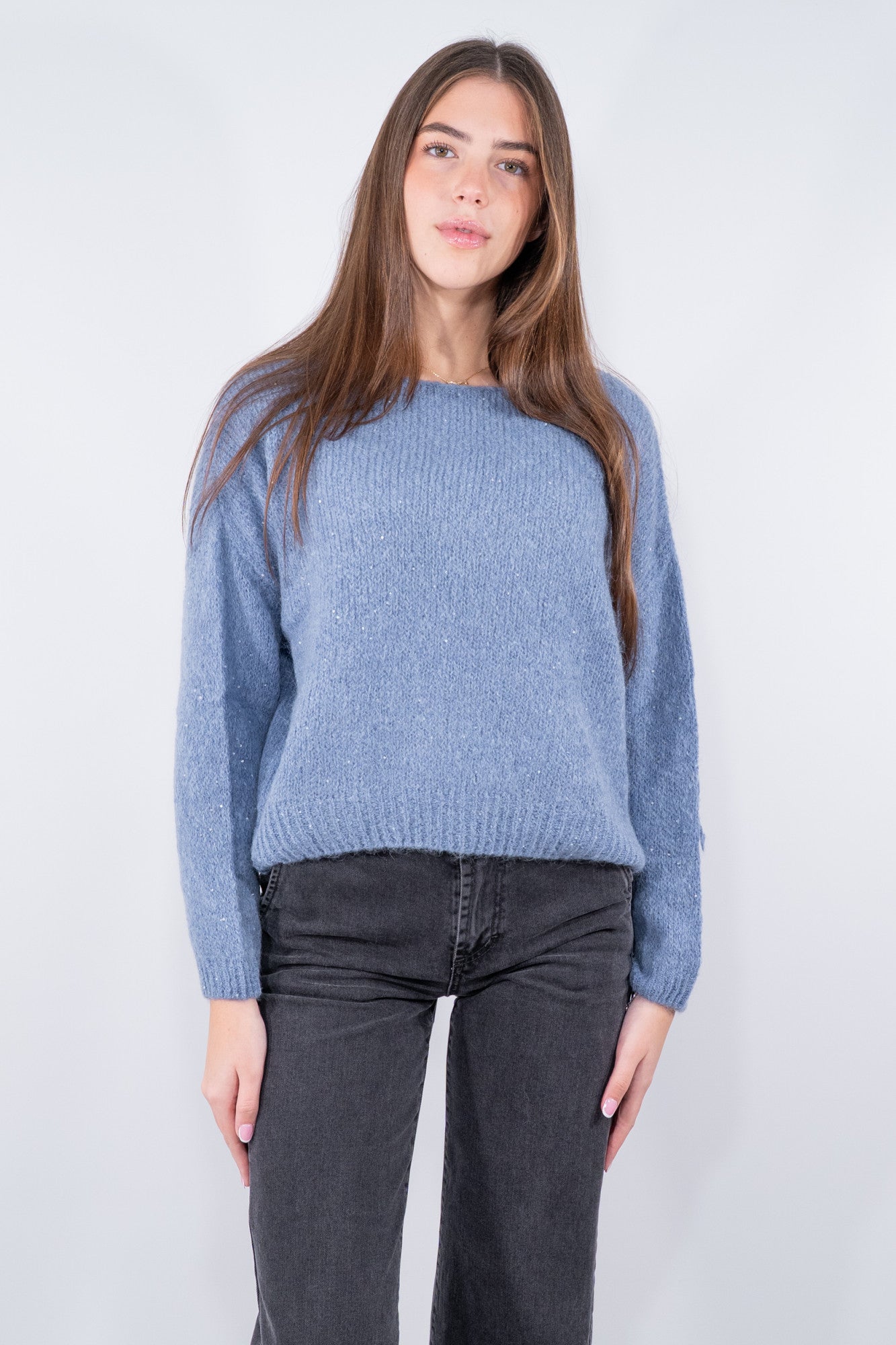 Maglia con collina barchetta con micro paillettes