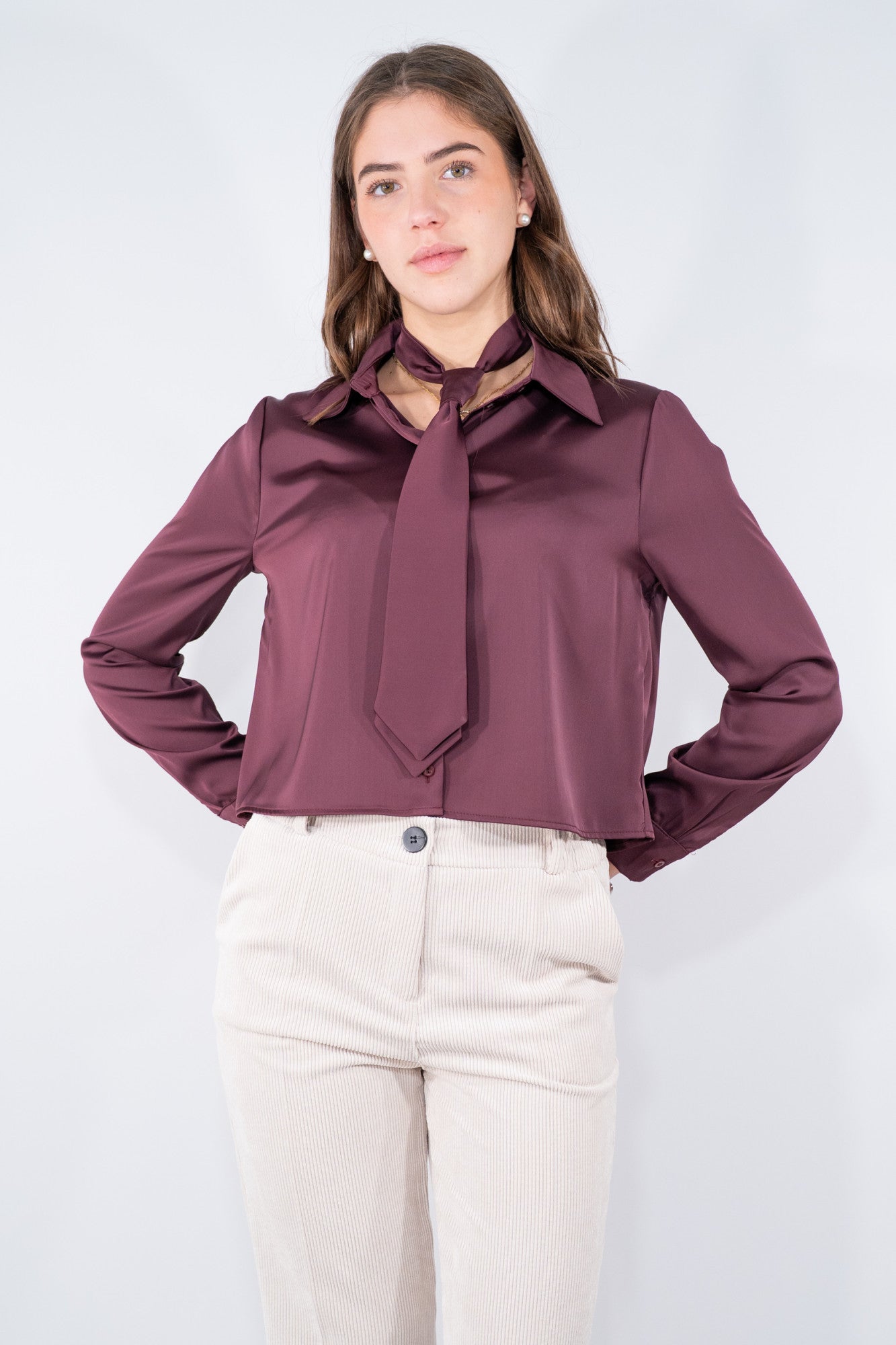 Camicia in raso con dettaglio cravatta annodabile